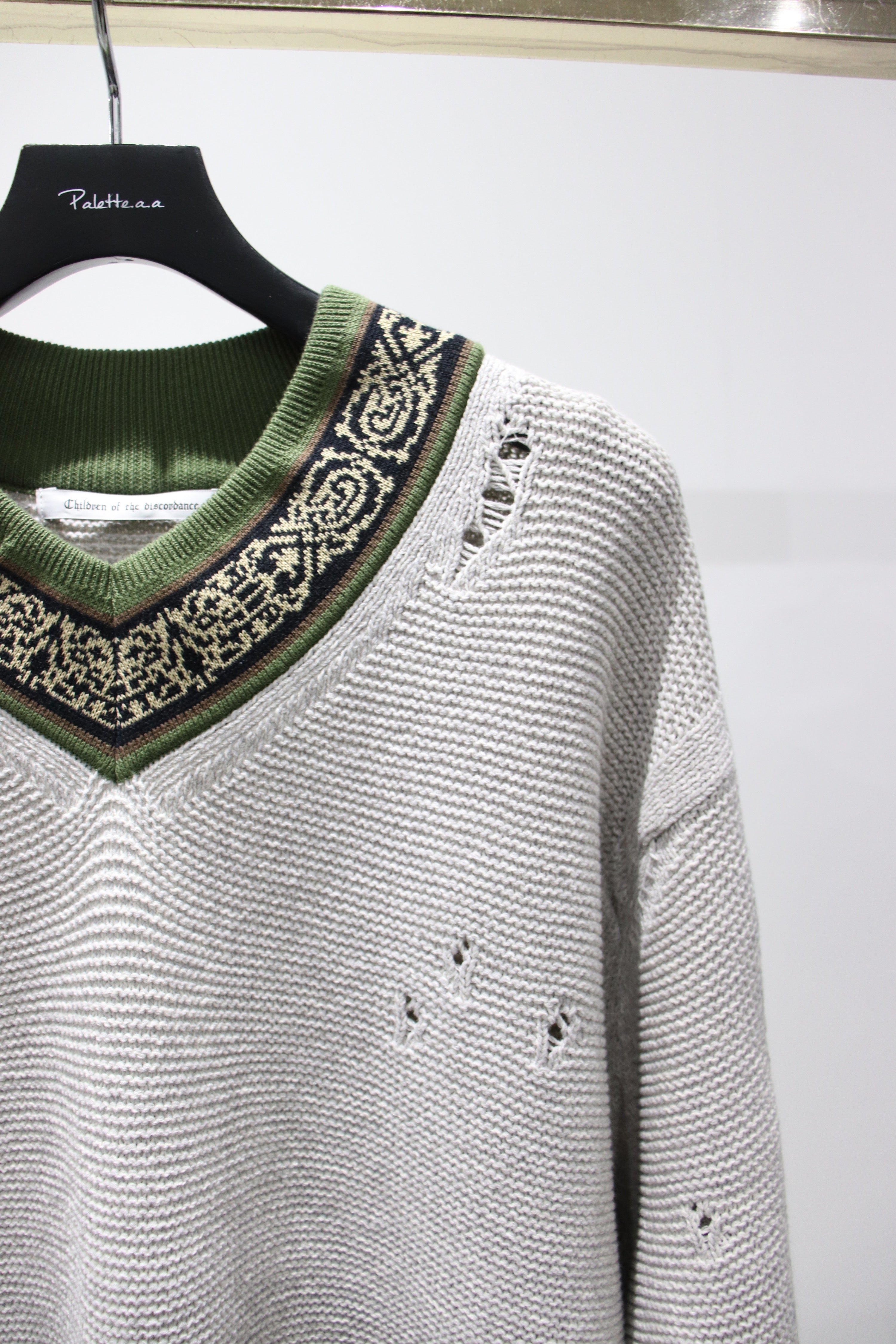 5G OVERSIZED DAMAGED VNECK KNIT – PALETTE art alive ONLINE STORE