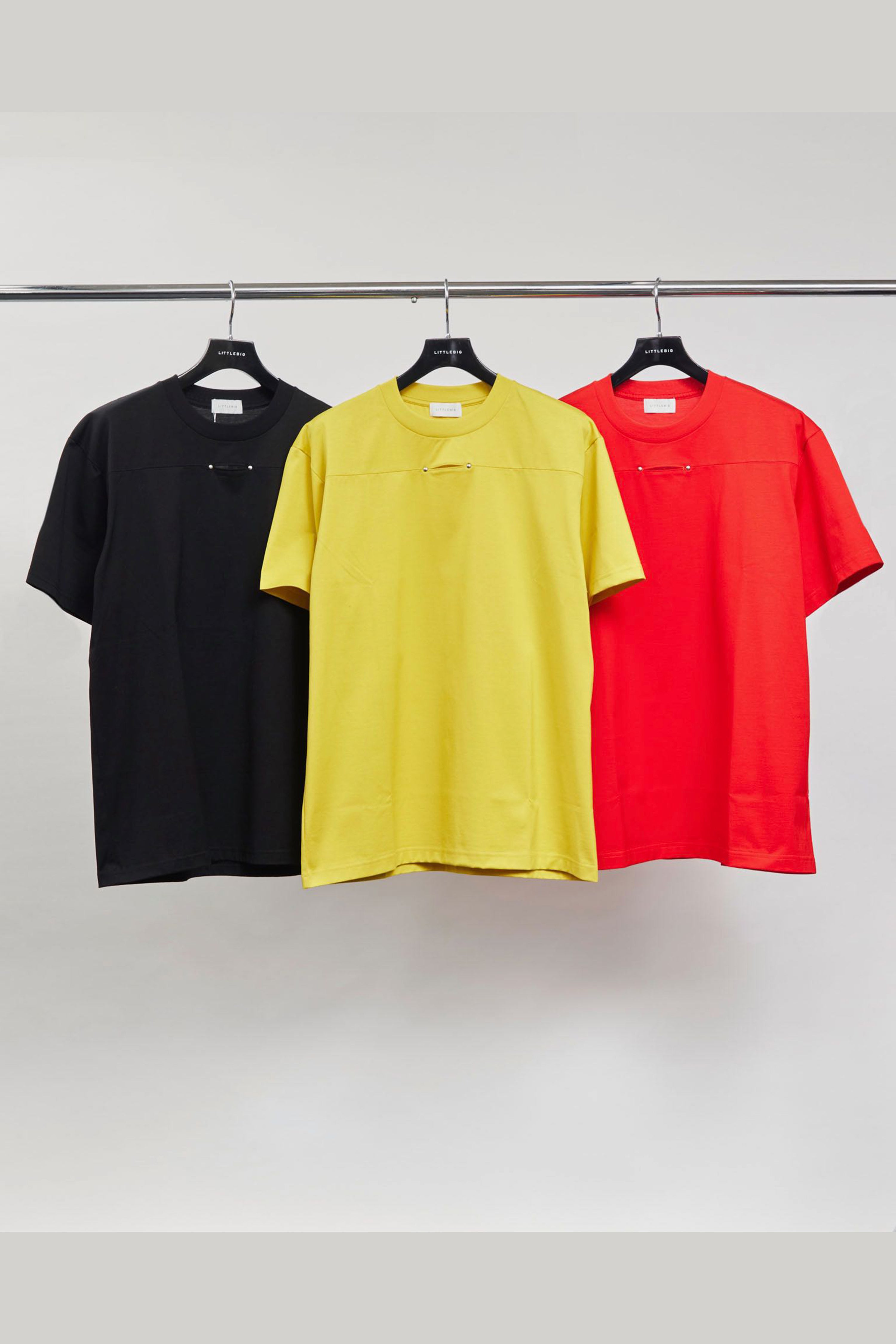 LITTLEBIG(リトルビッグ)のHole TS Black or Red(Tシャツ)の通販