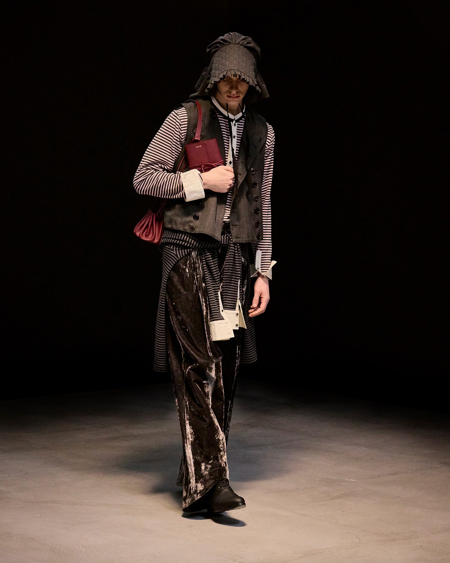 MASU(エムエーエスユー)のVELVET ACCORDION WIDE TROUSERS DUSTY BLACK