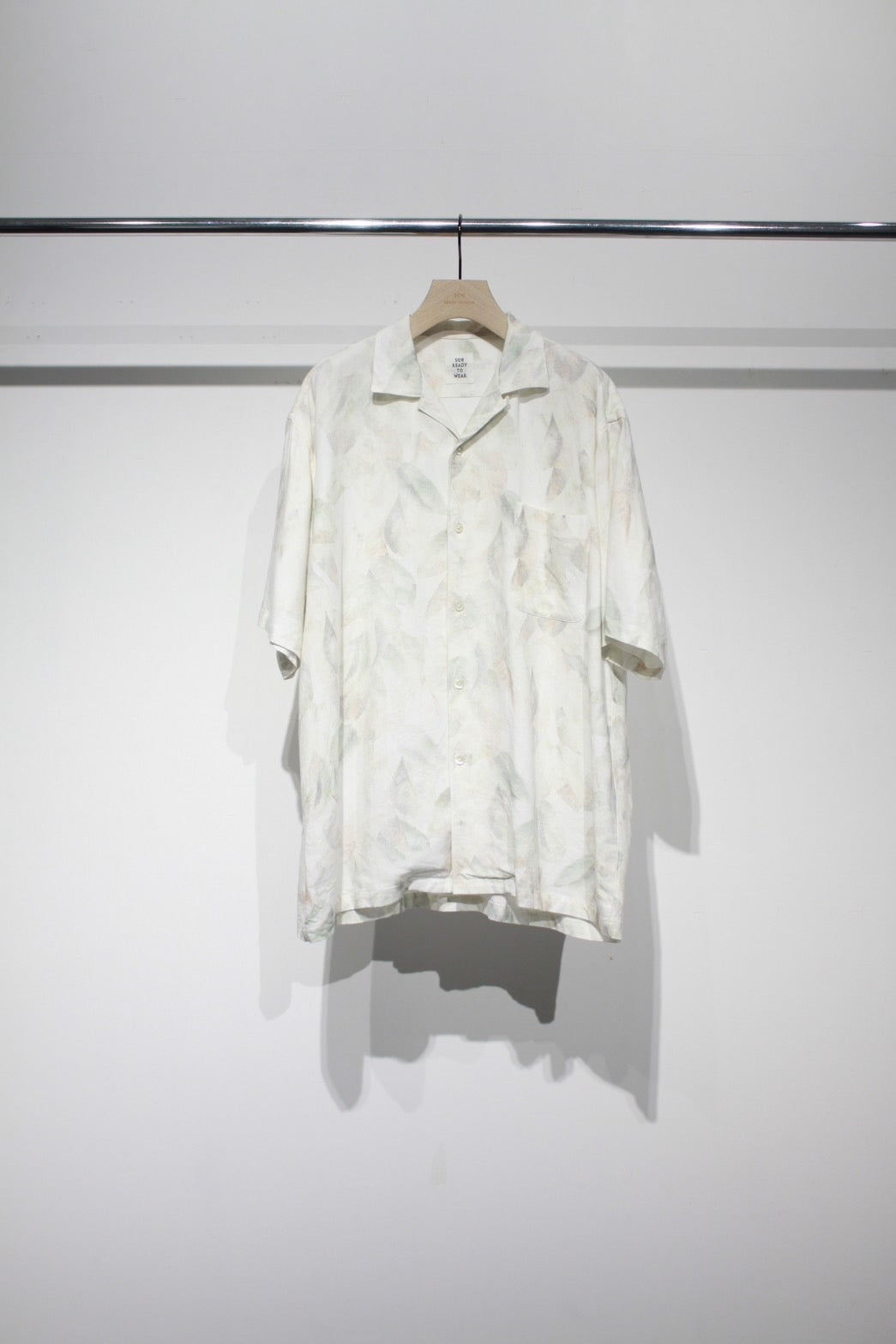 soe(ソーイ)のLeaf Patterned H/S Shirtsの通販｜PALETTE art aliveの 