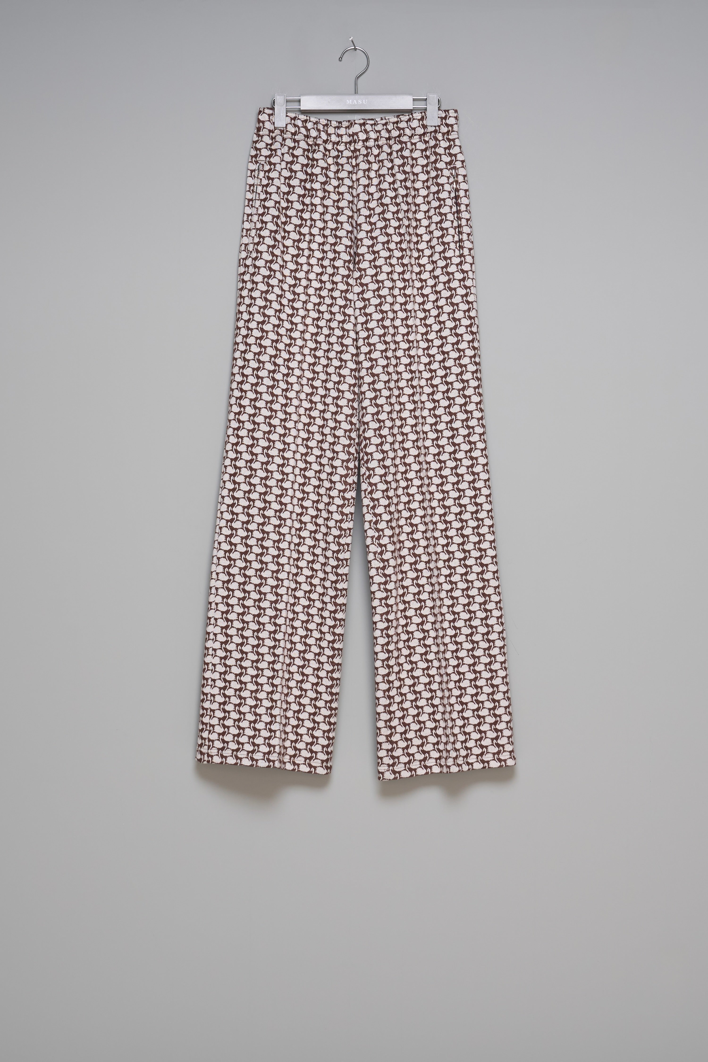 MASU(エムエーエスユー)のSWAN MONOGRAM TRACK PANTS BROWNの通販