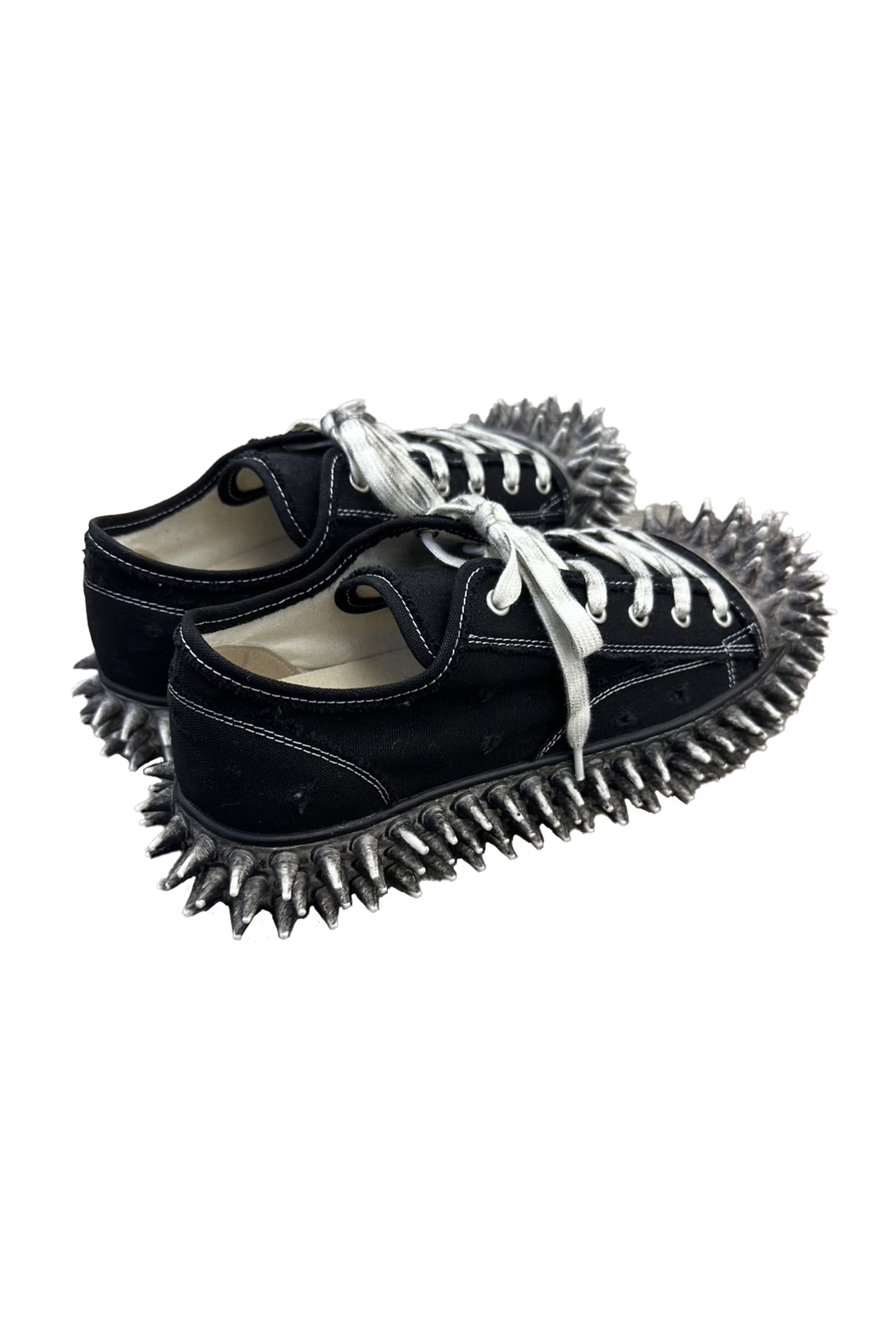 doublet(ダブレット)のDIRTY SPIKE TOE CAP CANVAS SNEAKER BLACKの