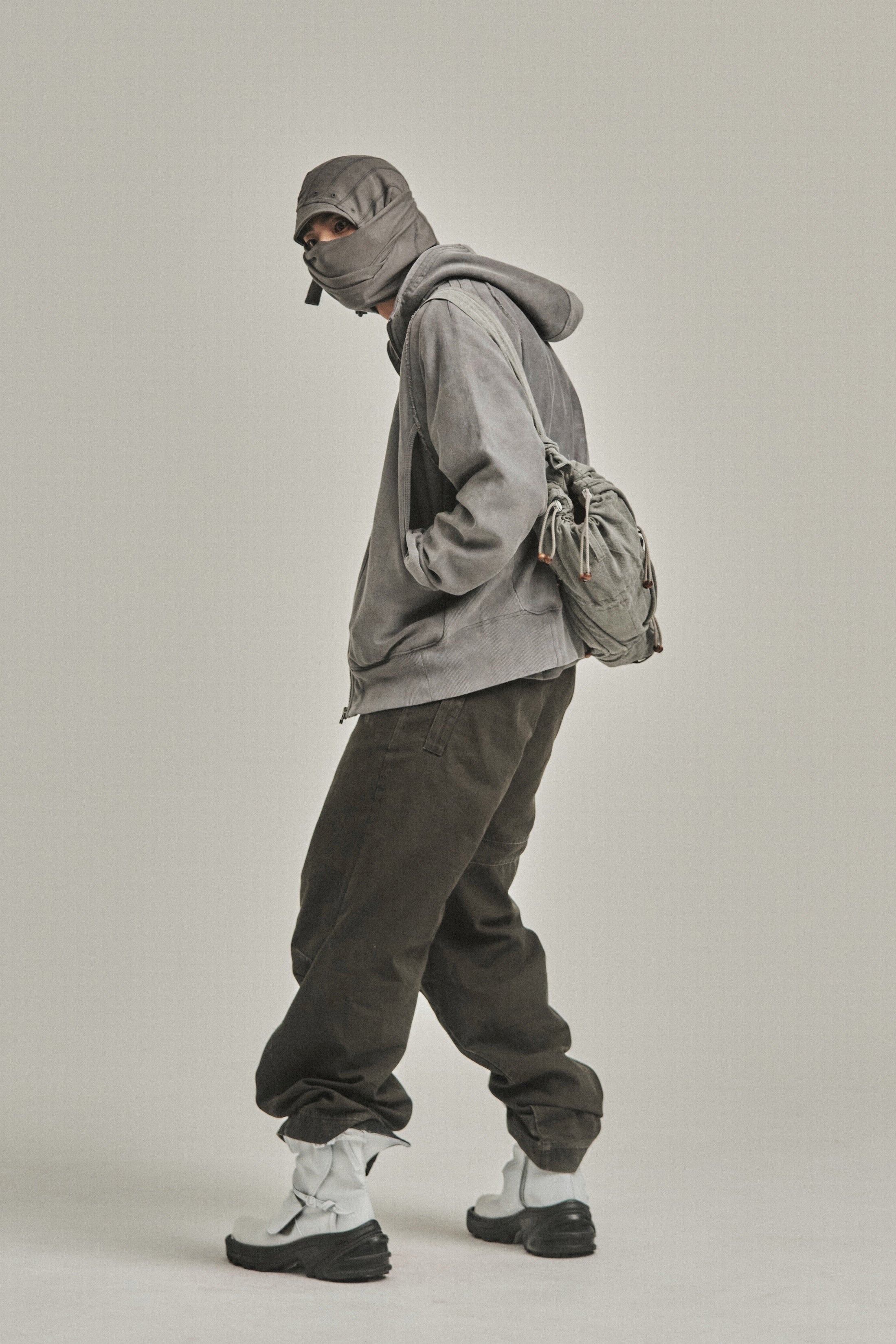 JIAN YE(ジェンイェ)の25 HOODIE GRAY(フーディー)の通販｜PALETTE art