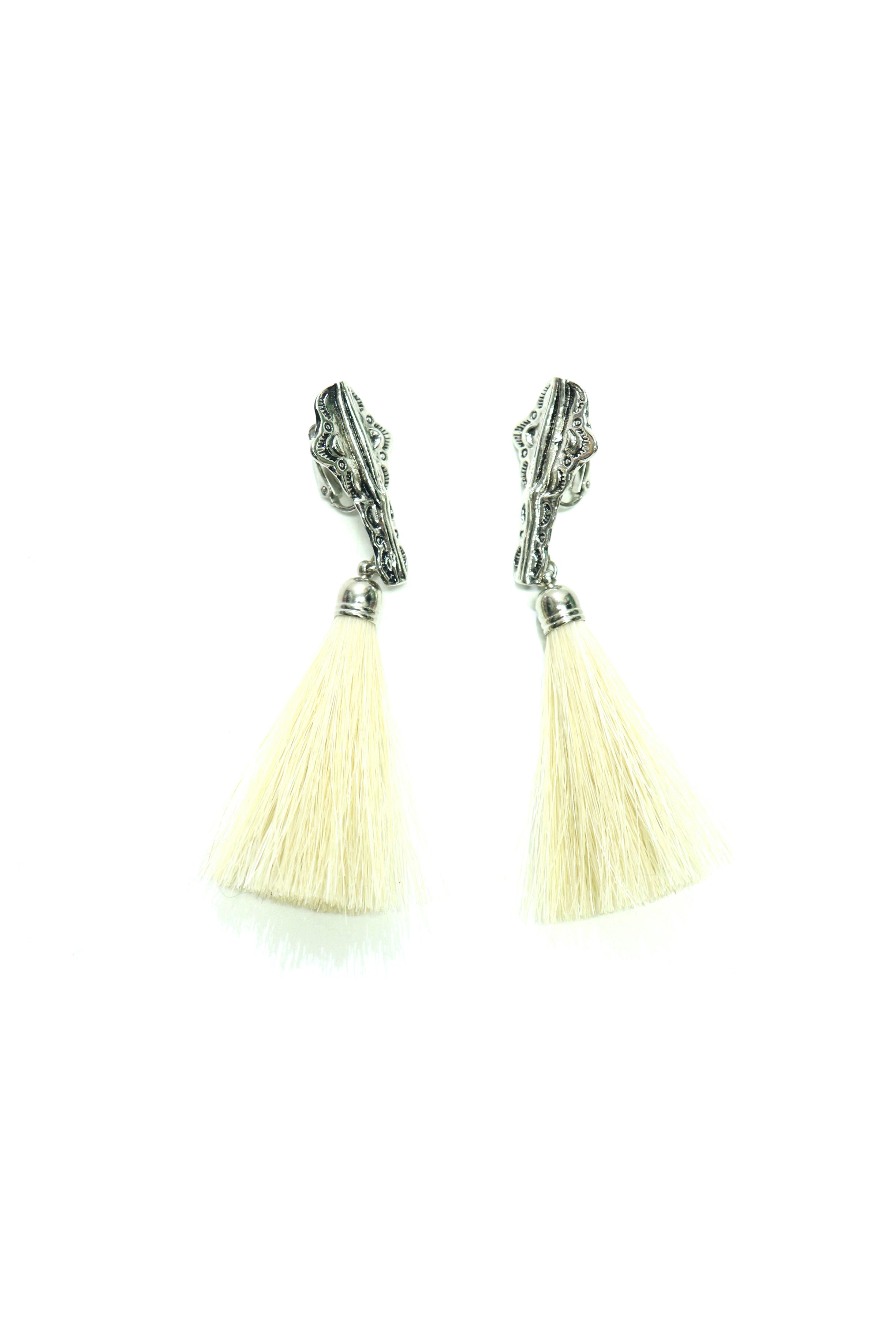 TOGA VIRILIS(トーガ ビリリース)のMetal fringe earrings-2 WHITEの