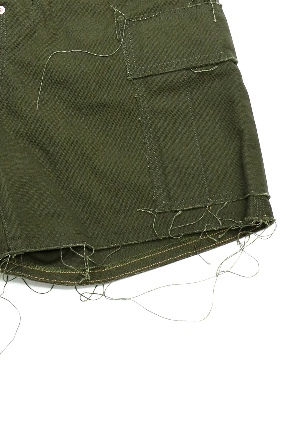 SUGARHILL(シュガーヒル)のRAW-EDGE CANVAS CARGO SHORTS IVORY WHITE