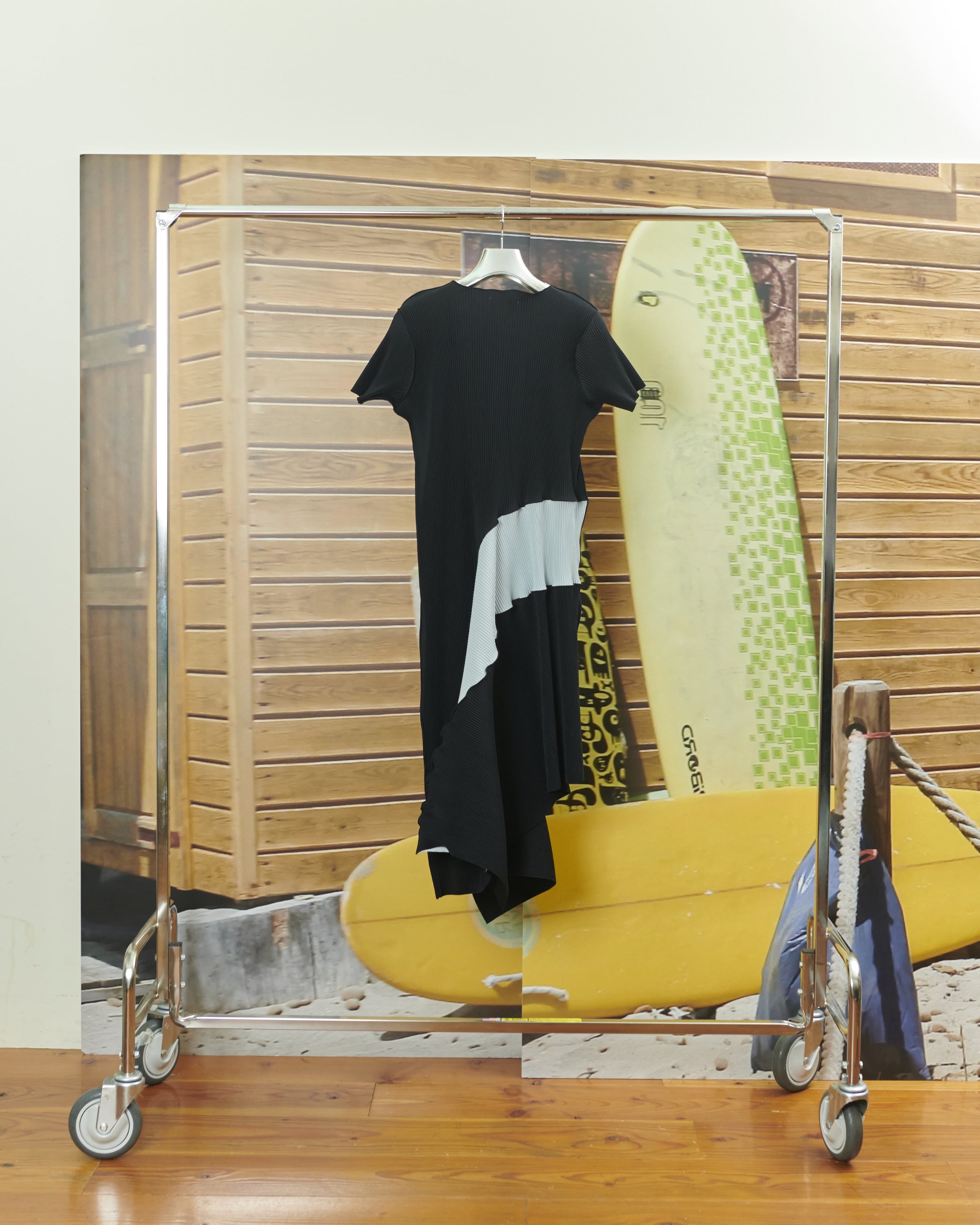 kotohayokozawa(コトハヨコザワ)のARCH DRESS SHORT SLEEVE BLACKの