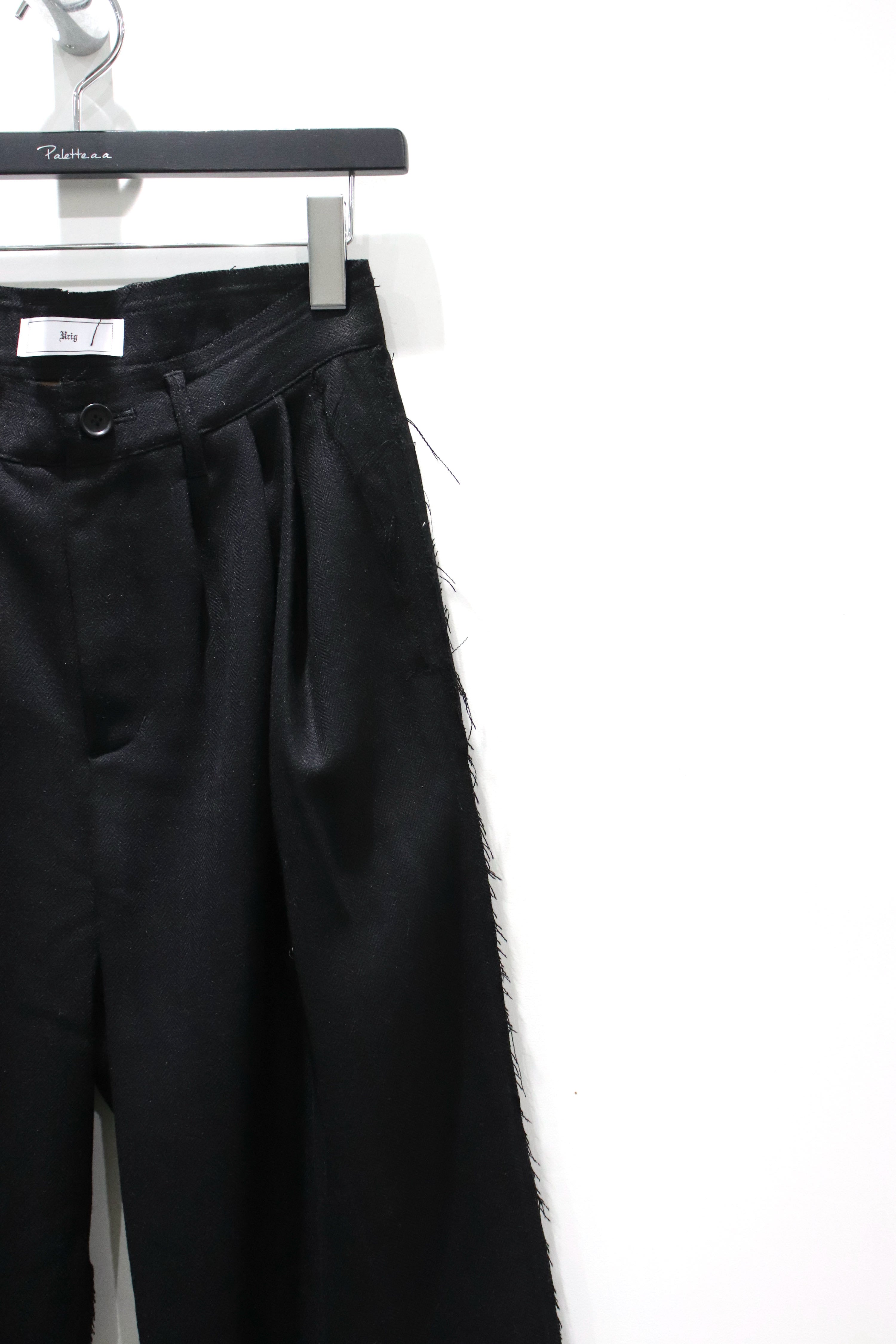 Urig（ウーリッヒ）のALPACA SAXONY SCHADEN 3TUCK PANTS BLACK(パンツ 