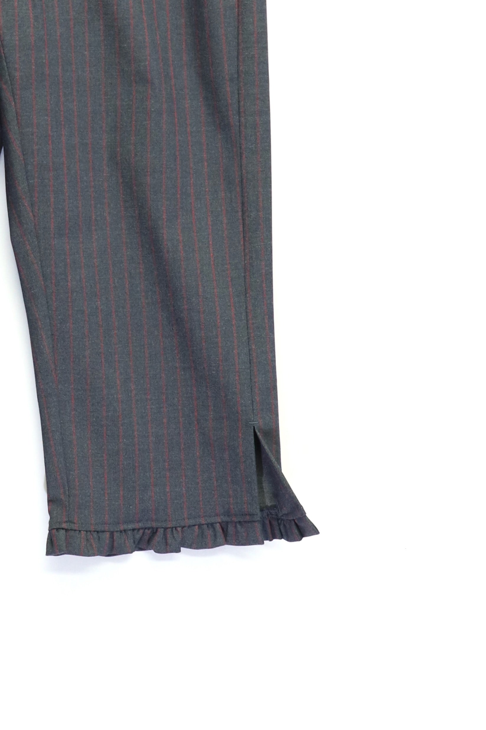 GANNI ストライプ カーブパンツ　ガニー GANNI(ガニー)のStretch Stripe Tailoring Capri Pantsの通販｜PALETTE