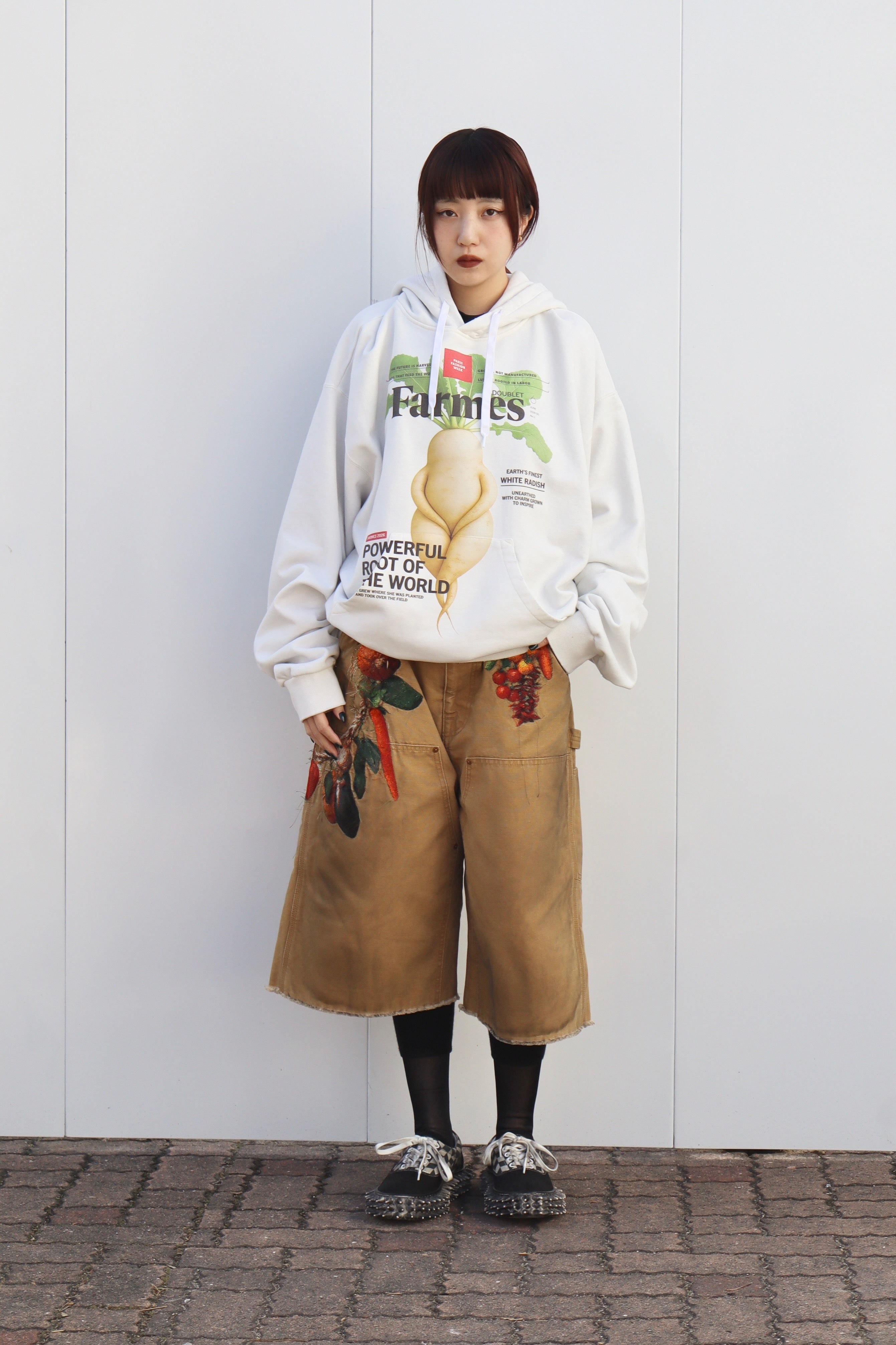 doublet(ダブレット)のFARMES MAGAZINE COVER HOODIE WHITEの通販