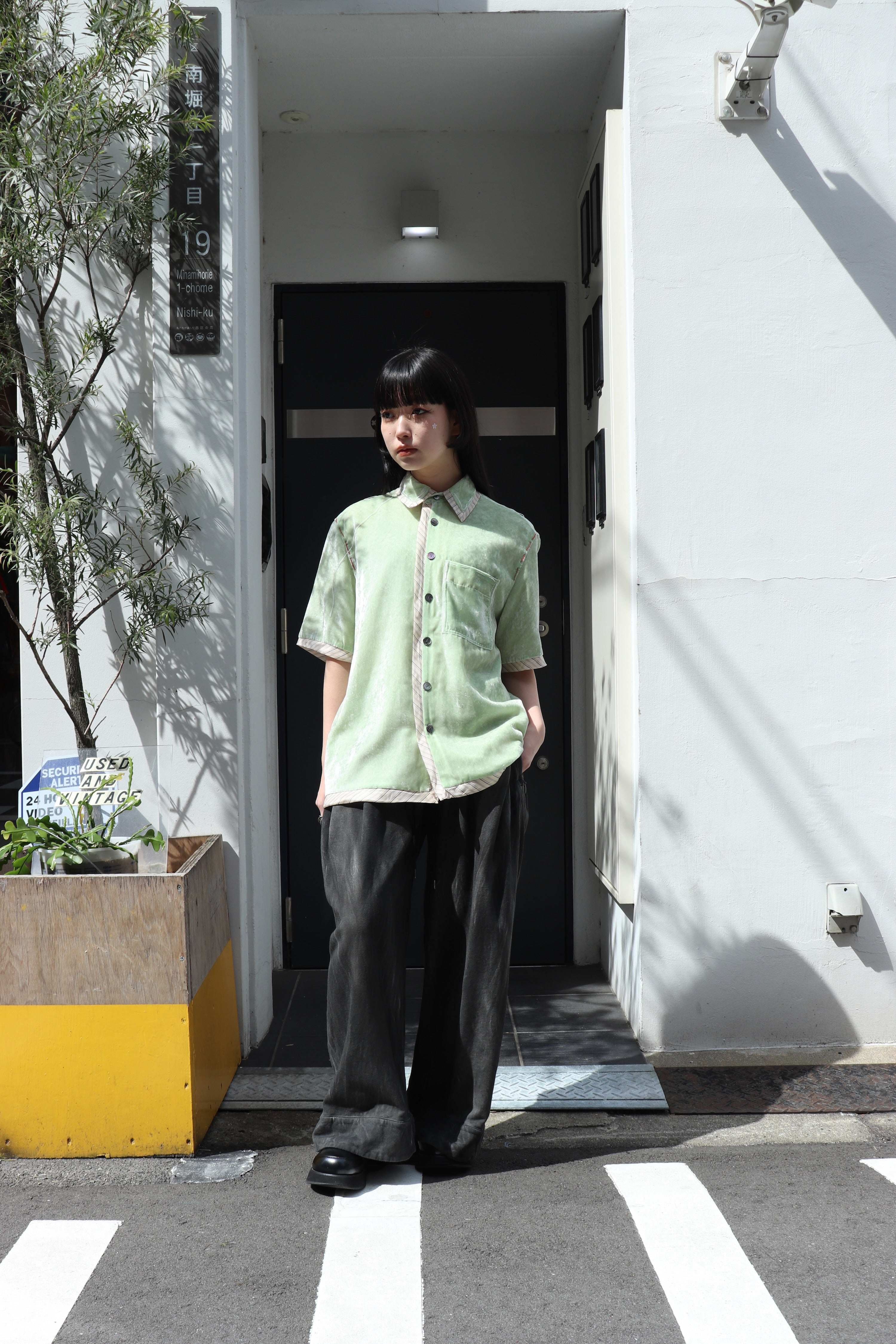 MASU(エムエーエスユー)の2026ss UNEVEN VELVET HALF SLEEVE SHIRT