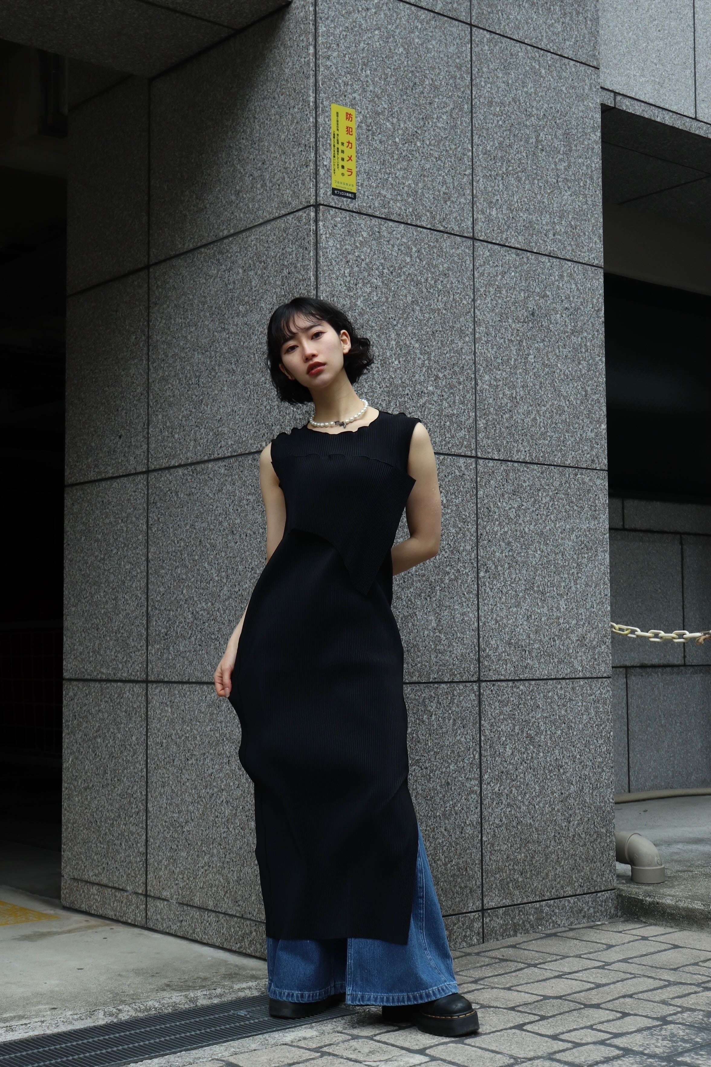 kotohayokozawa(コトハヨコザワ)のPEEPHOLE-BACK DRESS BLACKの