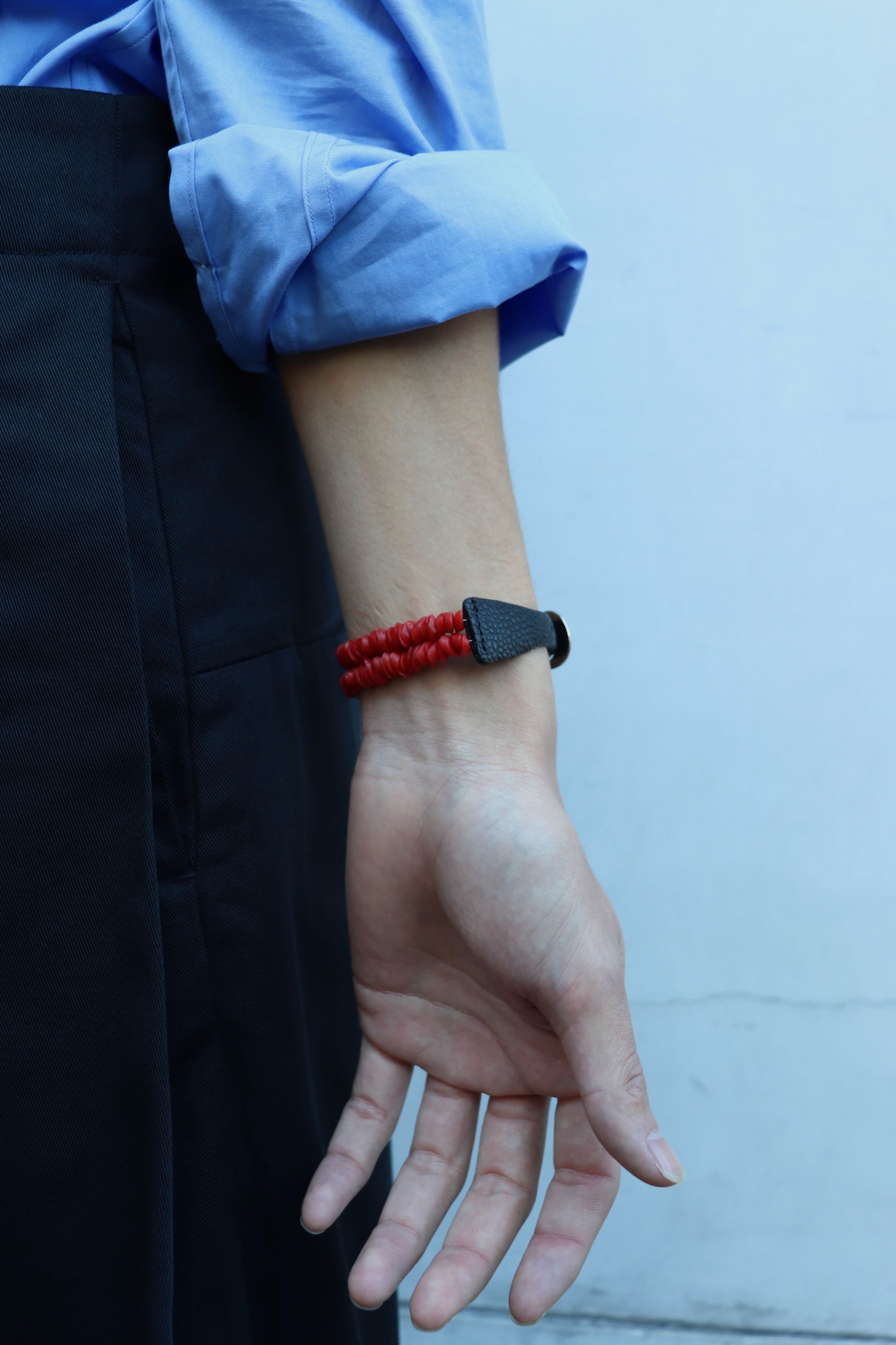TOGA VIRILIS(トーガ ビリリース)のBeads bangle REDの通販｜PALETTE