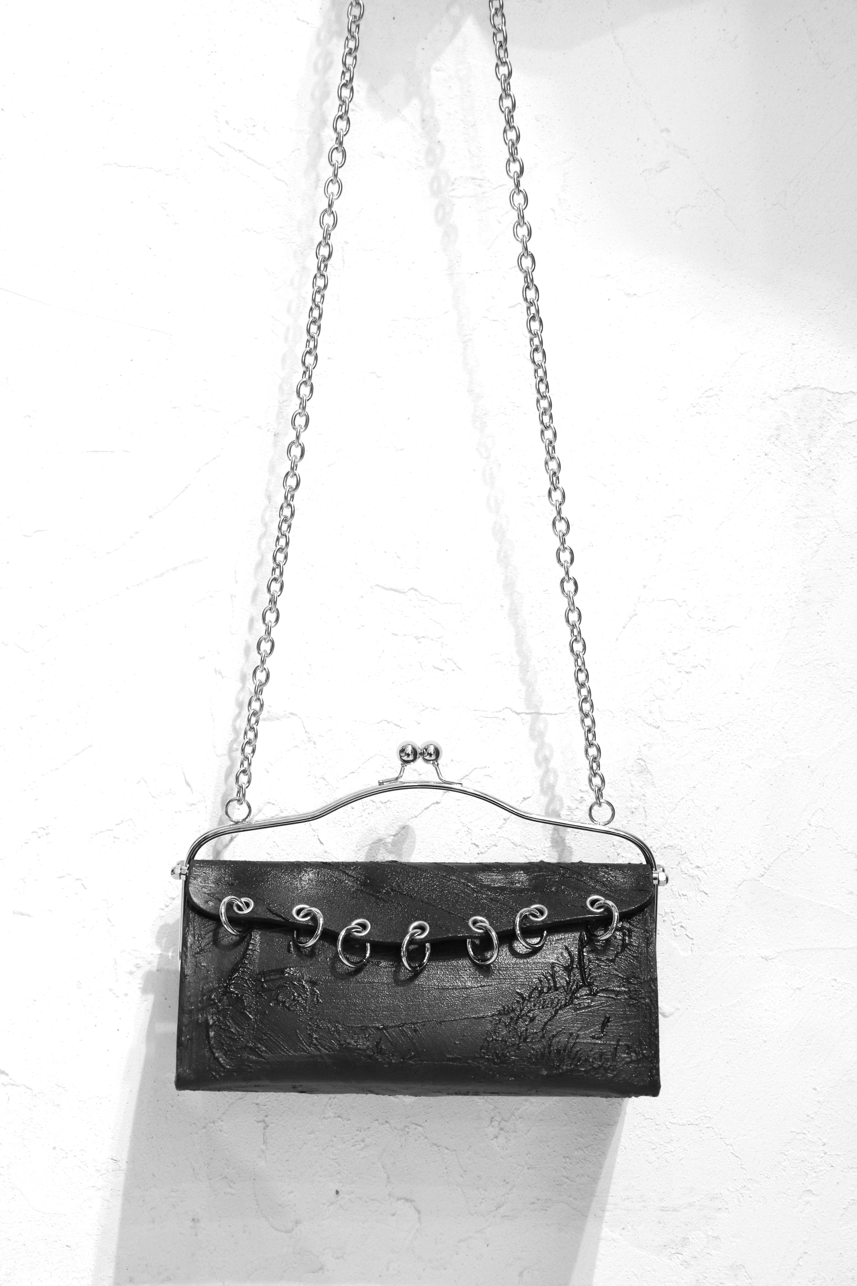 カガリユウスケ(KAGARI YUSUKE)の黒壁 シャトレーヌバッグの通販