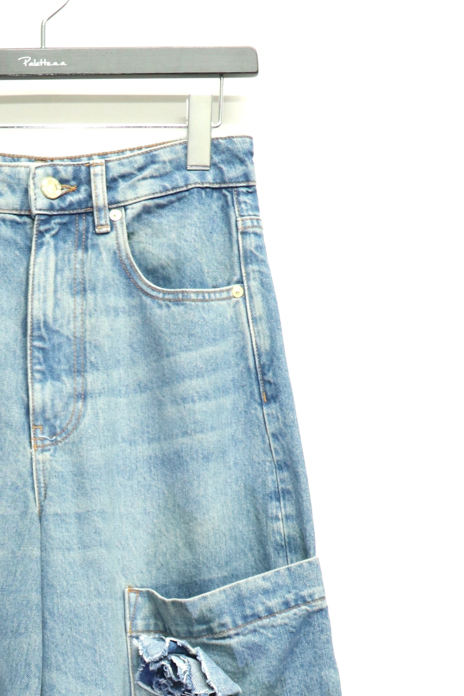GANNI(ガニー)のFlower Denim Cropped Baggy Cargo Jeans MIDBLUESTOの