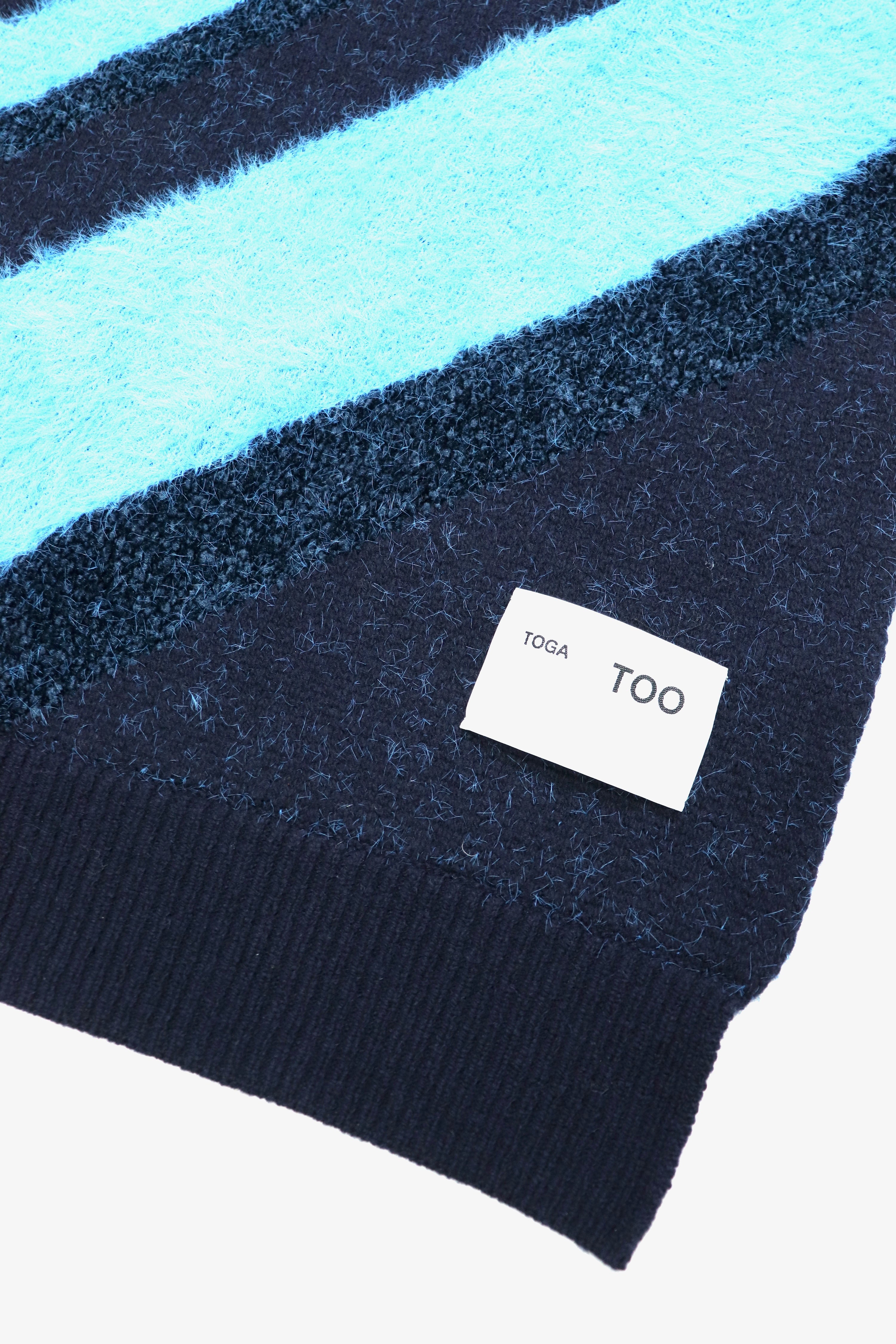 TOGA VIRILIS(トーガ ビリリース)のRegimental knit stole NAVYの通販