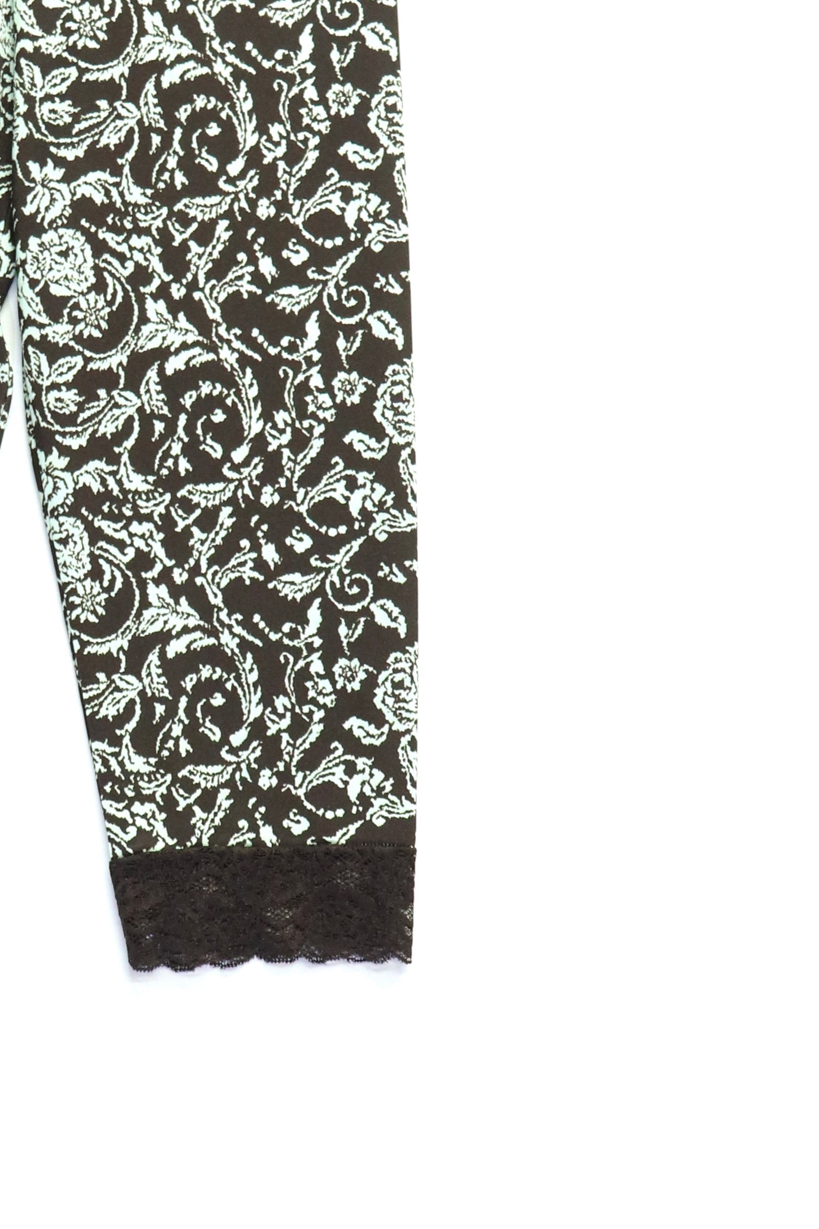 PERVERZE(パーバーズ)のLace-Trim Mid-Calf Shortsの通販｜PALETTE art