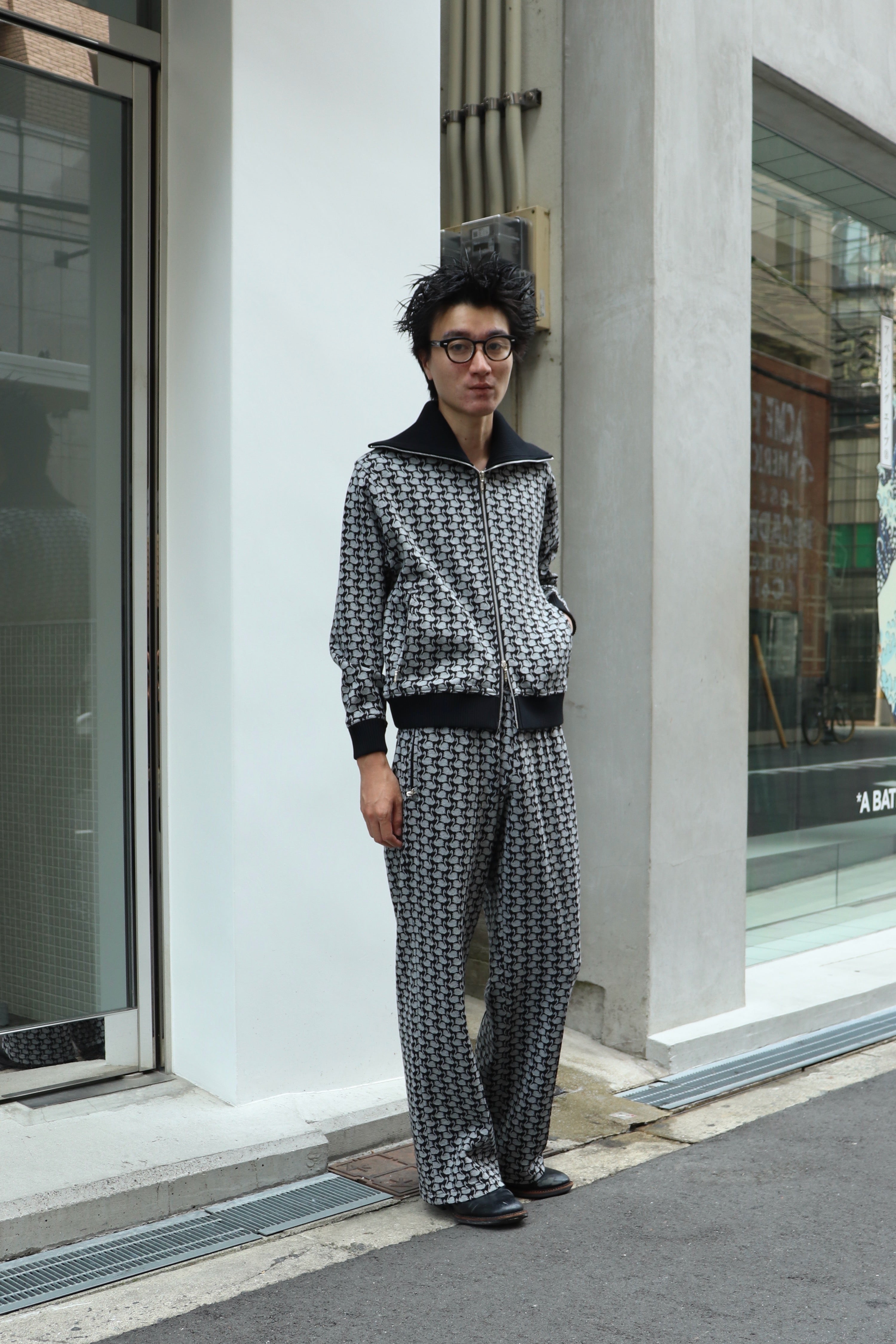 MASU(エムエーエスユー)のSWAN MONOGRAM TRACK PANTS BLACKの通販  