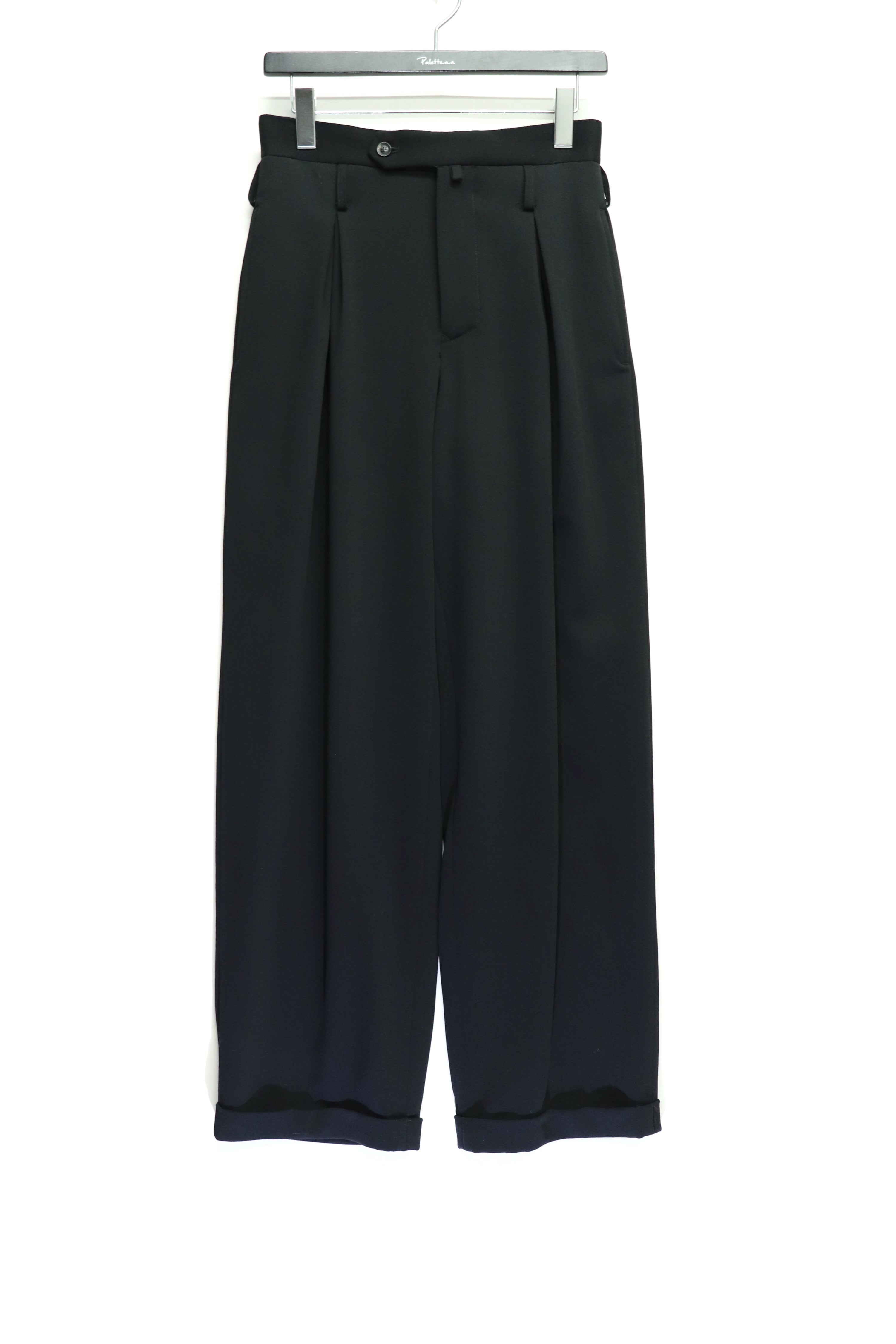 SOSHIOTSUKI(ソウシオオツキ)のDOUBLE INVERTED TUCK TROUSERS BLACKの
