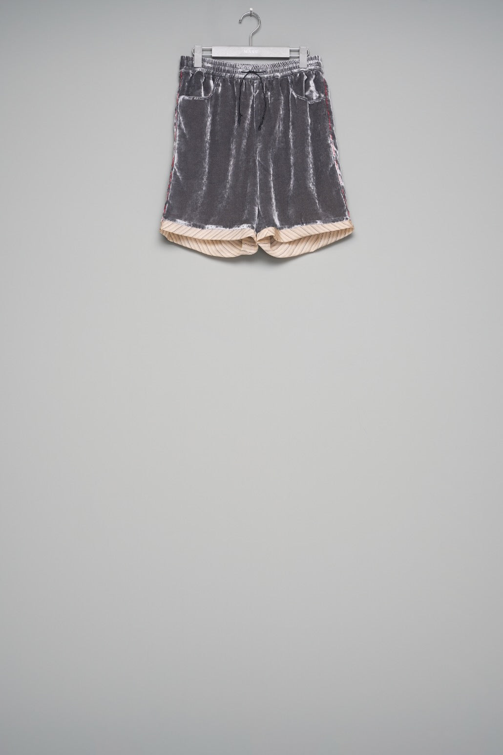 MASU(エムエーエスユー)のUNEVEN VELVET SHORTS CHARCOALの通販