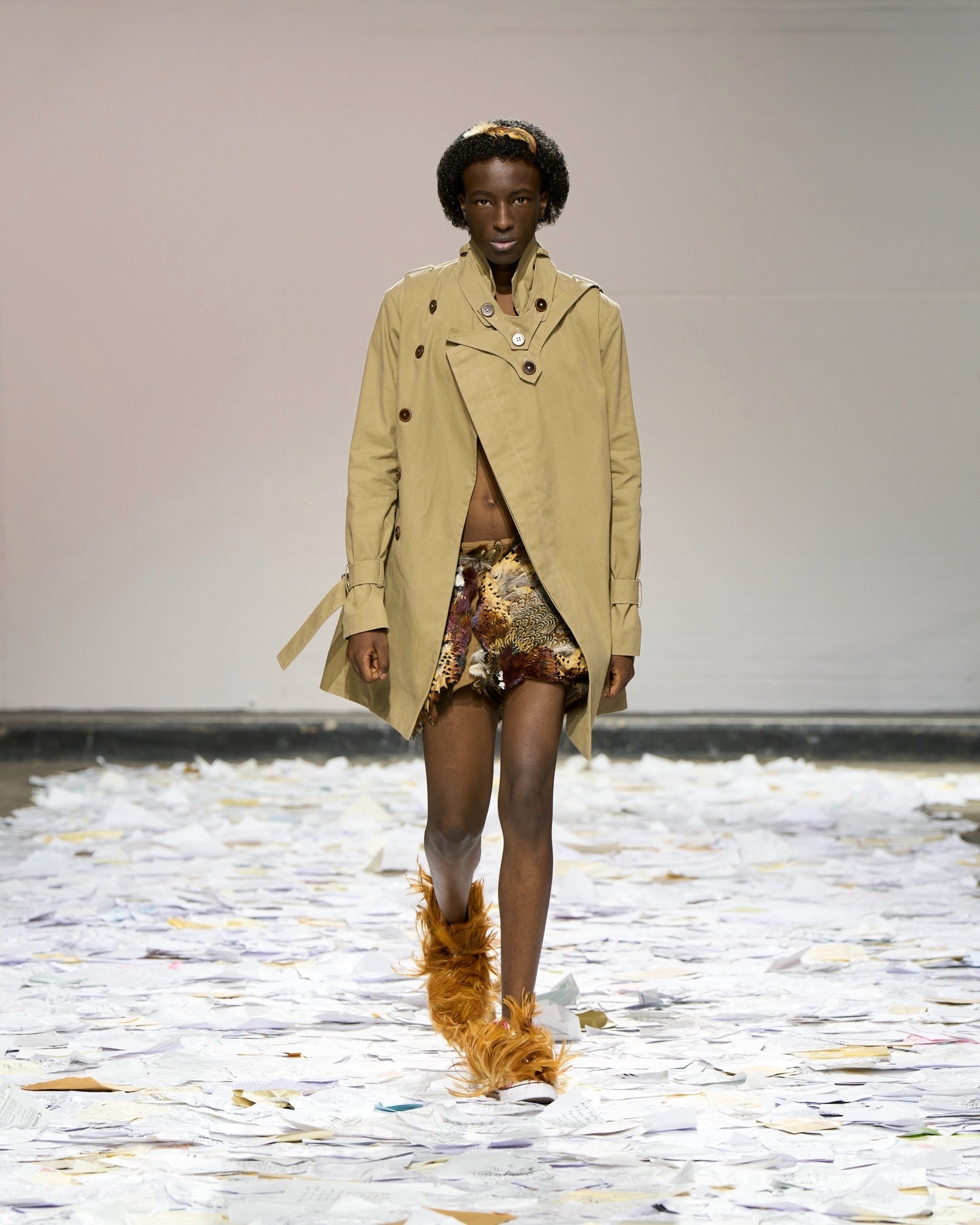 Oscar Ouyang(オスカー オウヤン)のPISTOL POCKET TRENCHCOAT BEIGEの