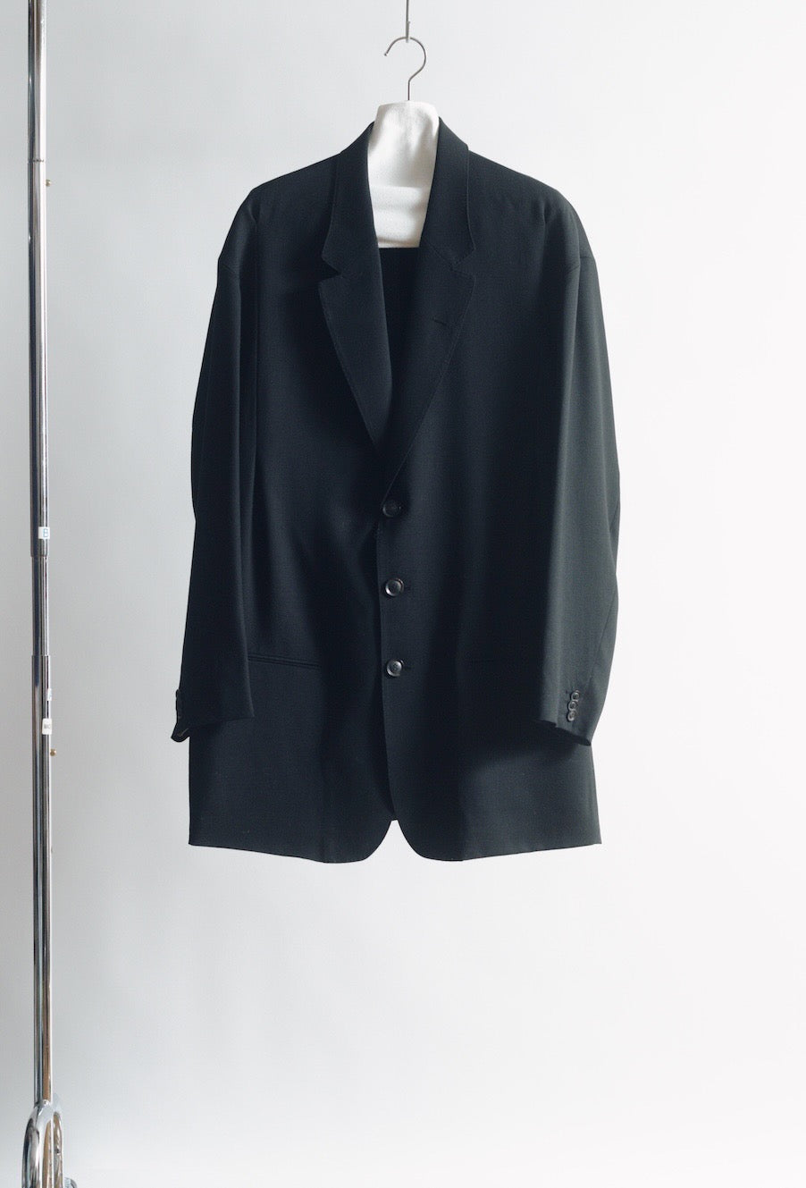 ジャケット・アウター SOSHIOTSUKI THE BDH WOOL JACKET(BLACK) SOSHIOTSUKI(ソウシオオツキ)のDRAPED DART WOOL SERGE BLAZER BLACKの