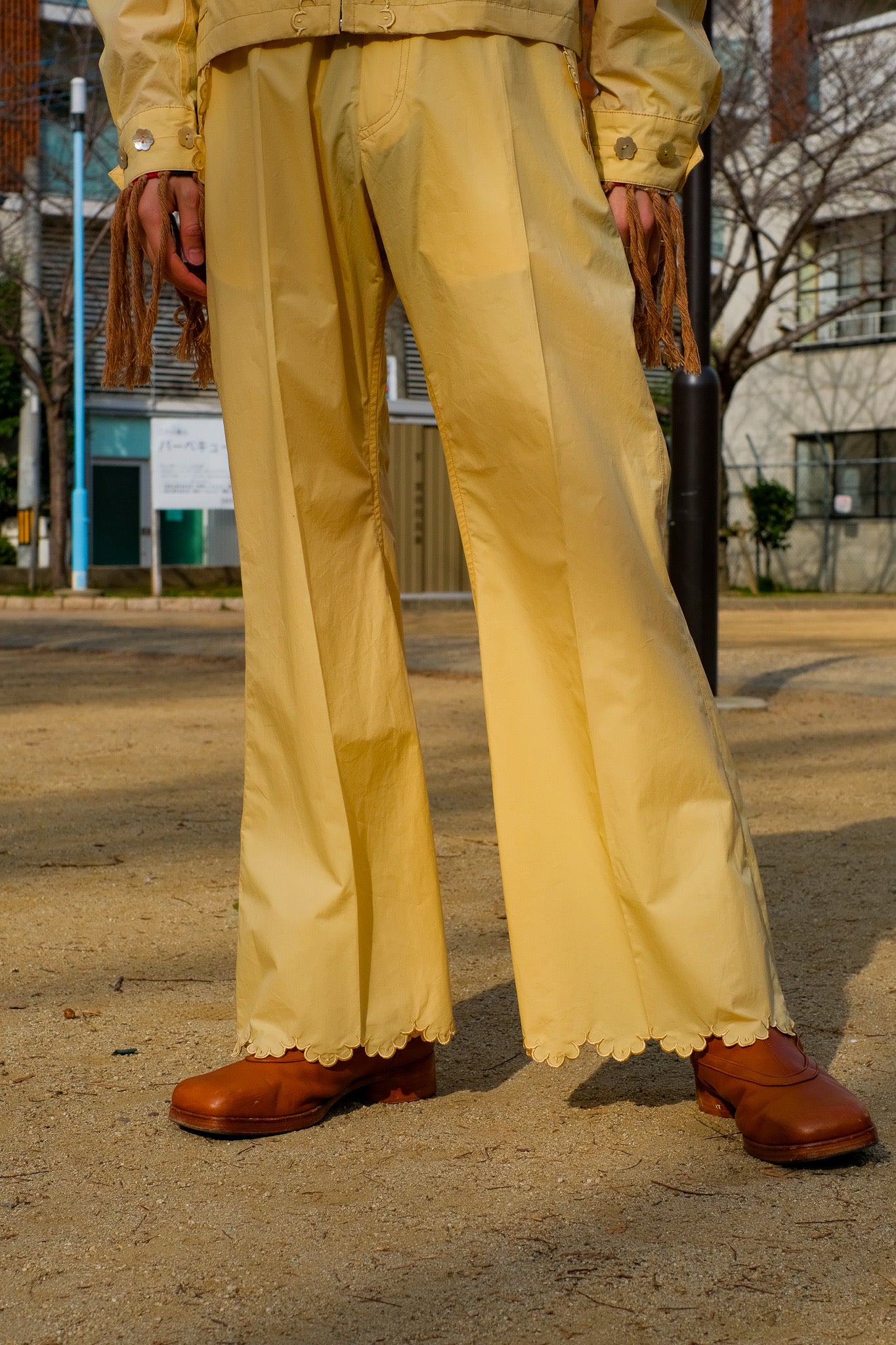 MASU(エムエーエスユー)のSCALLOP FLARE PANTS YELLOWの通販｜PALETTE