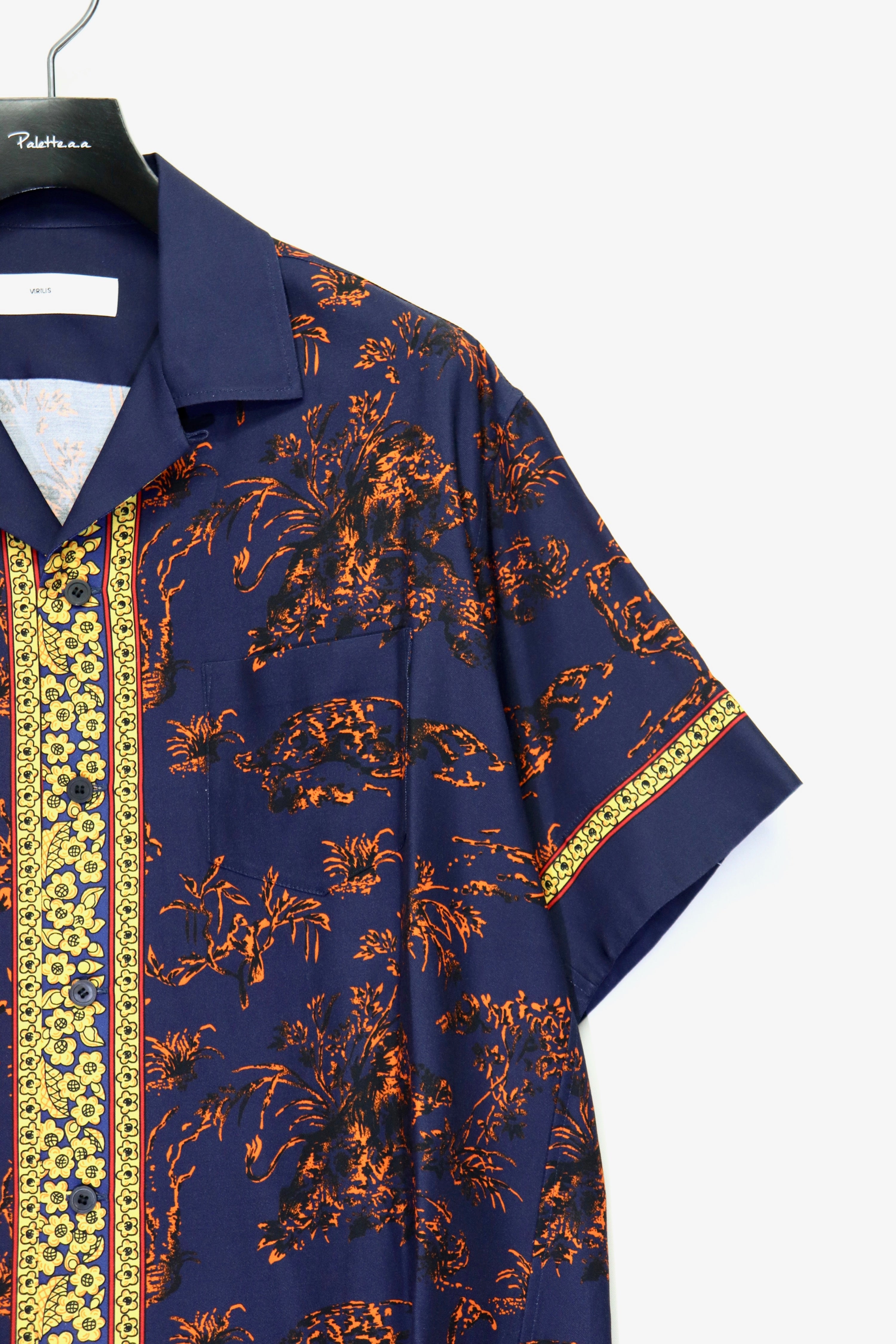 TOGA VIRILIS(トーガ ビリリース)22ssのcupra Cotton print shirt NAVY