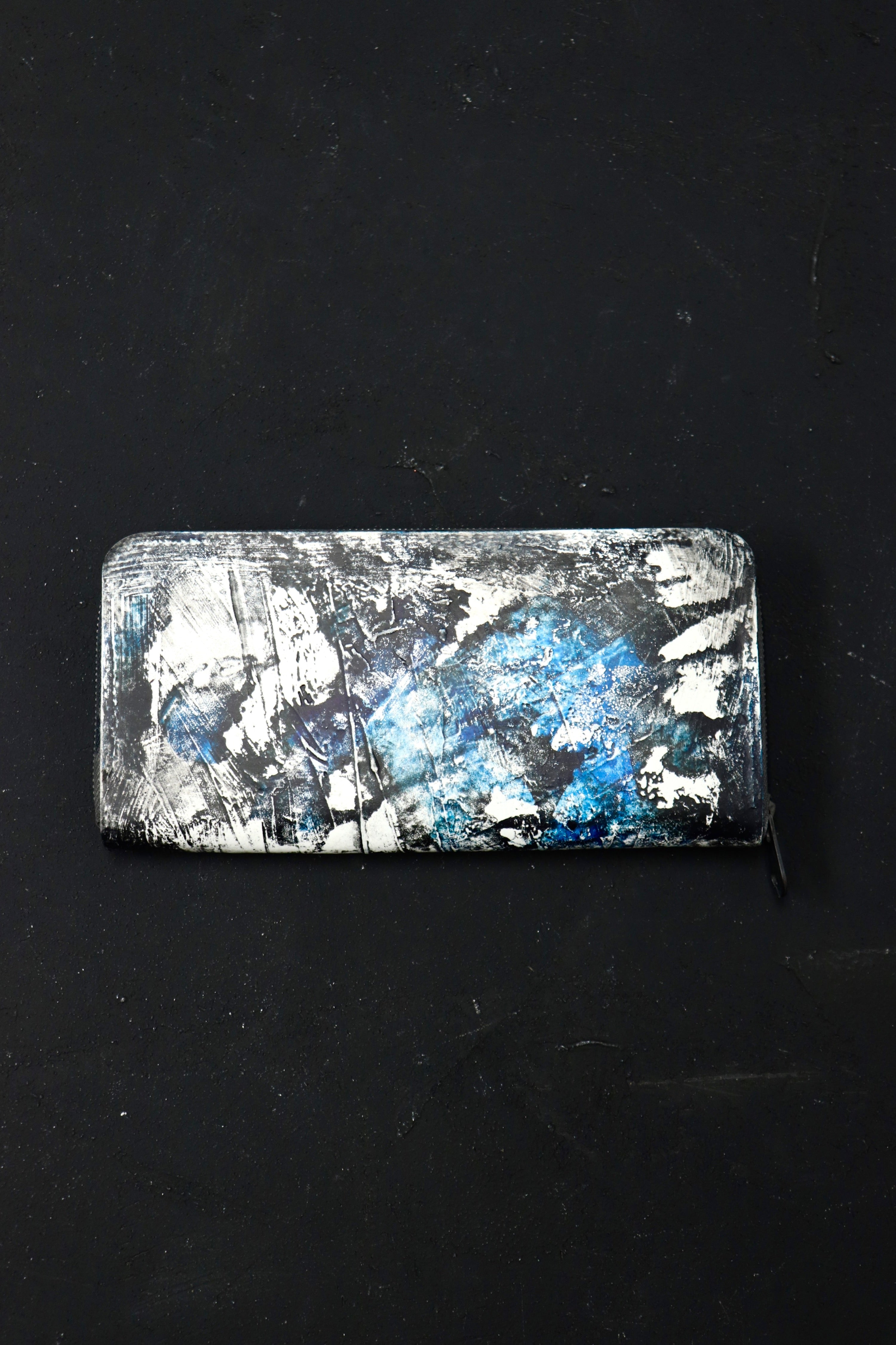 カガリユウスケ(KAGARI YUSUKE)の都市型迷彩ラウンドジップ長財布の