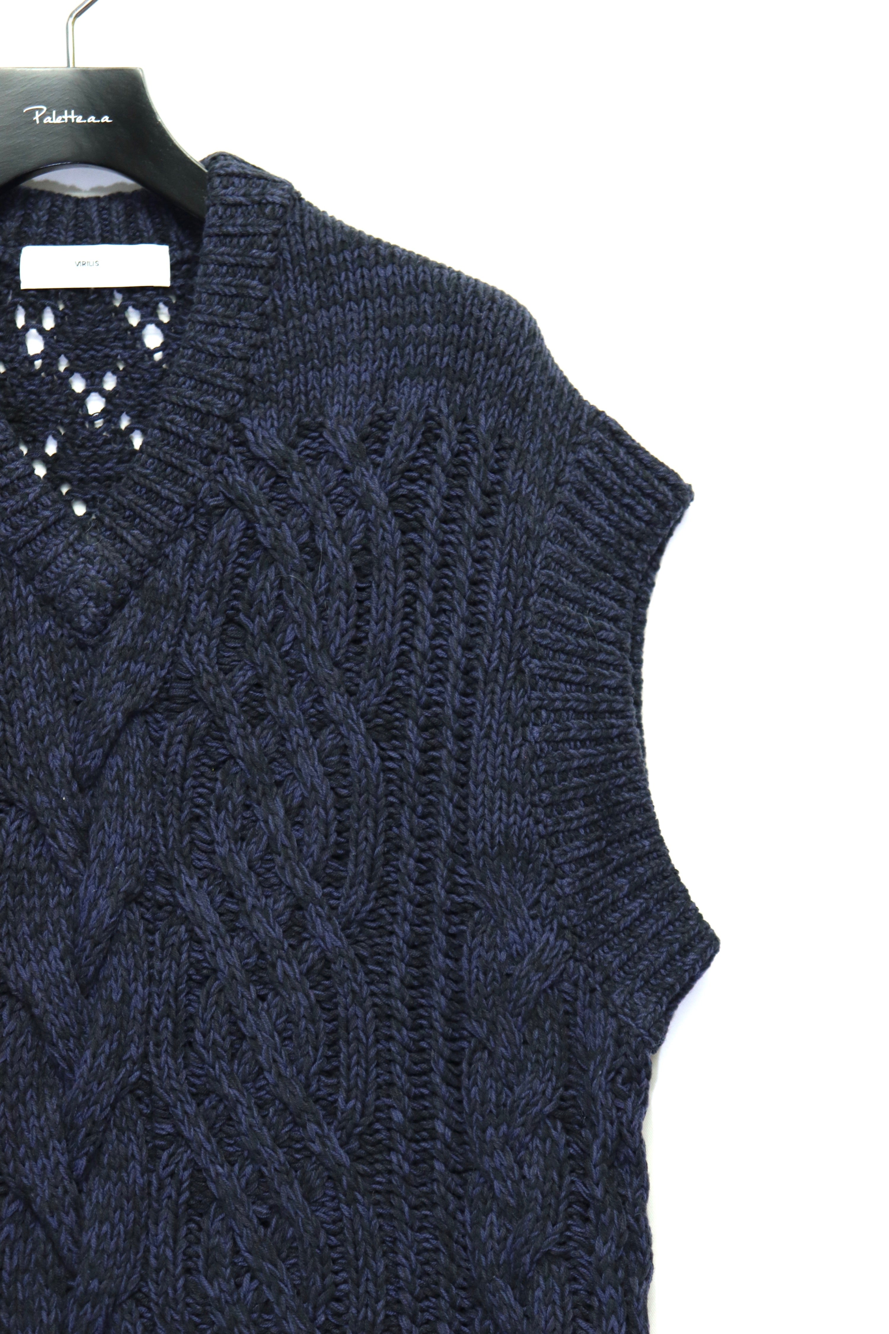 TOGA VIRILIS(トーガ ビリリース)22ssのCable knit vest NAVYの