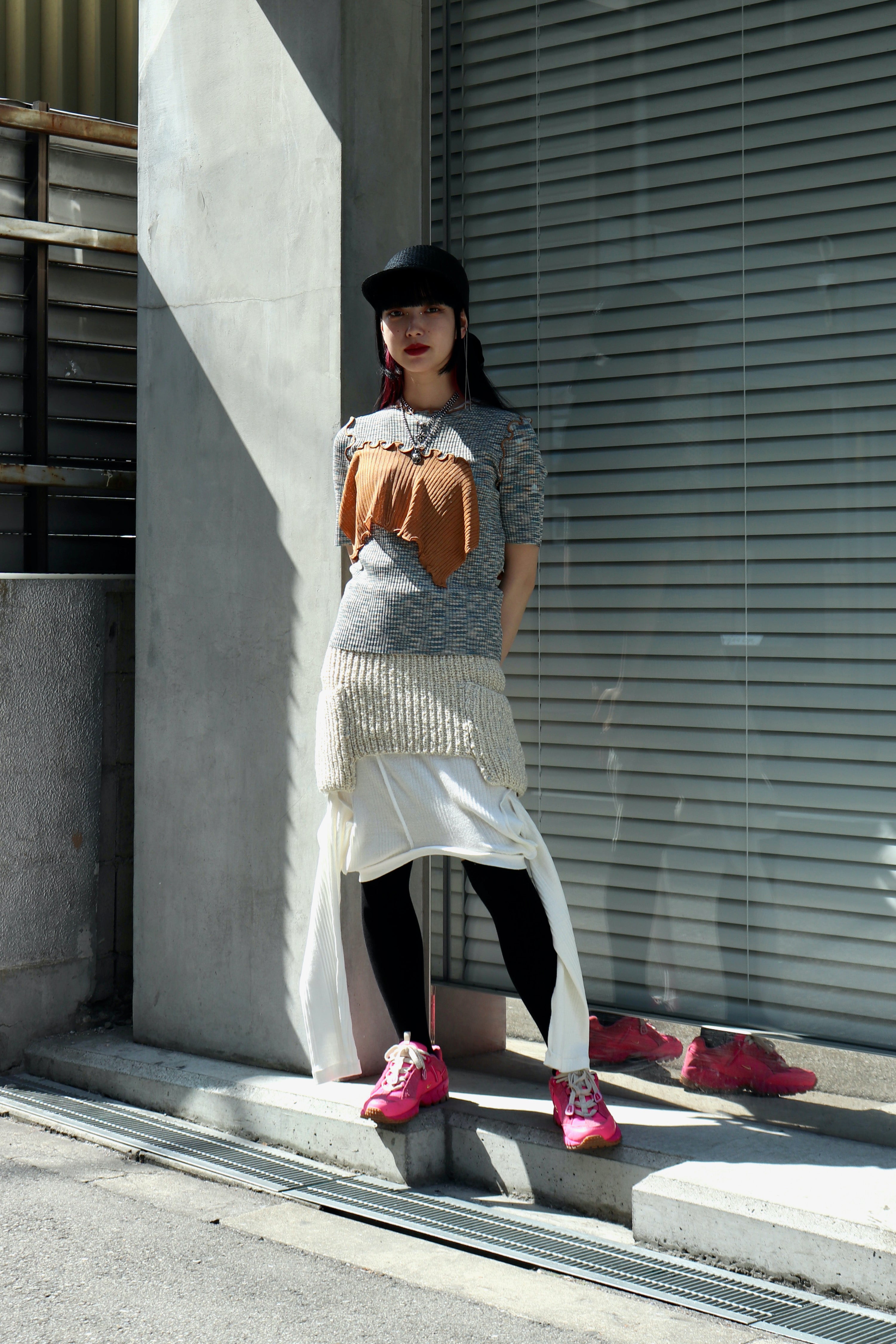 kotohayokozawa(コトハヨコザワ)のRIB KNIT SHORT-SLEEVE TOP BROWNの