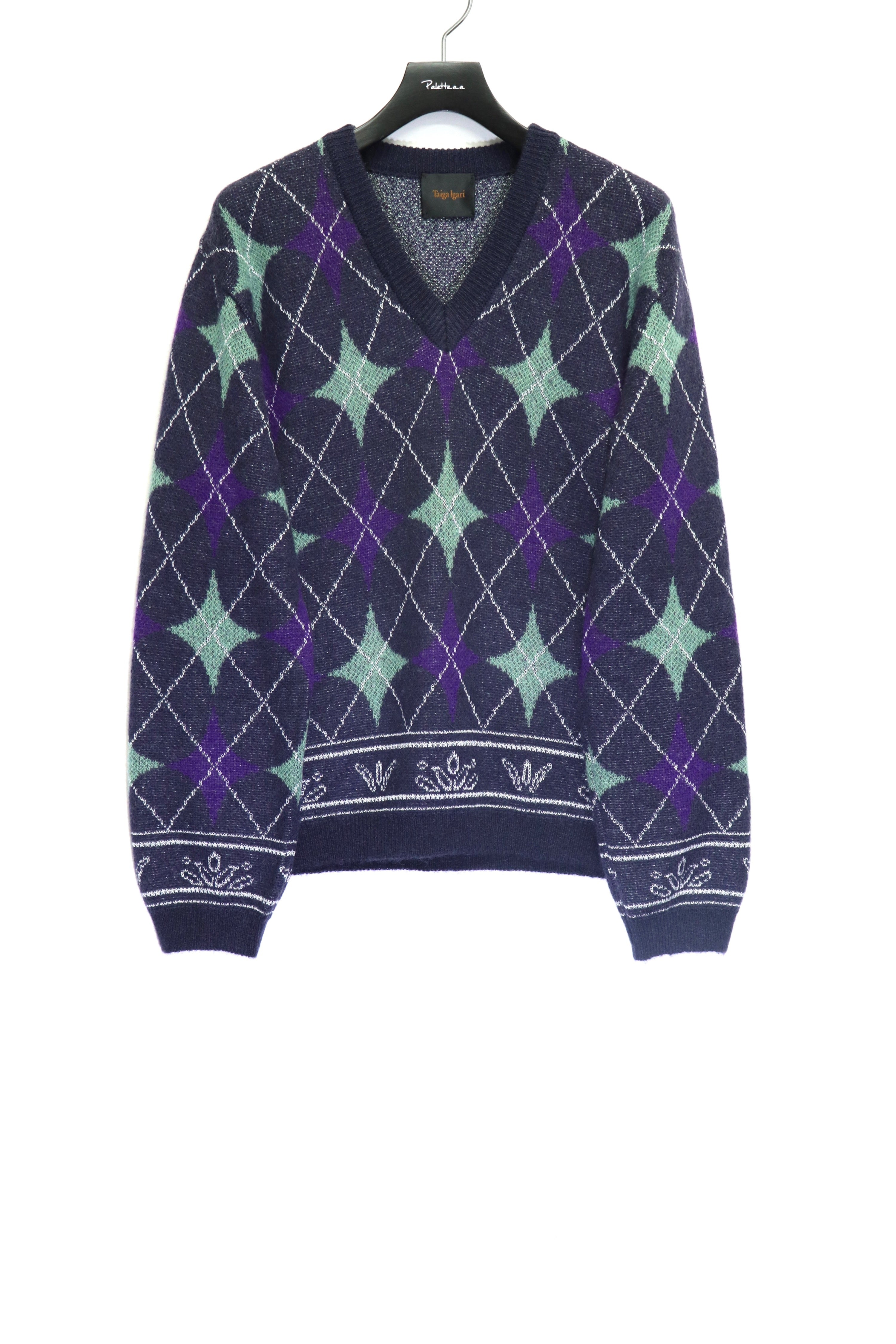 Taiga Igari(タイガ イガリ)のDiamond V-neck Sweater Navyの通販