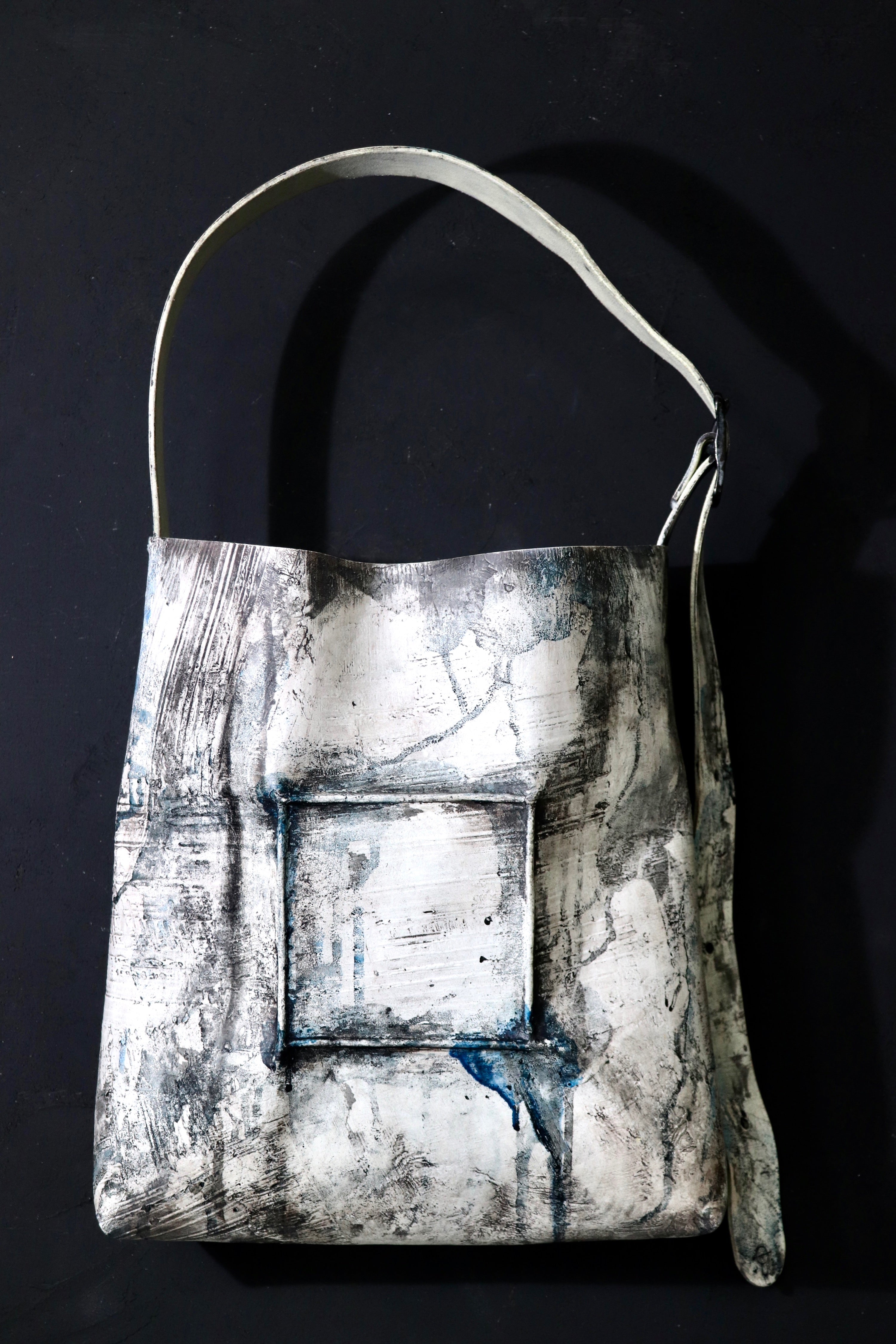 カガリユウスケ(KAGARI YUSUKE)の都市型迷彩ウォールスクエア