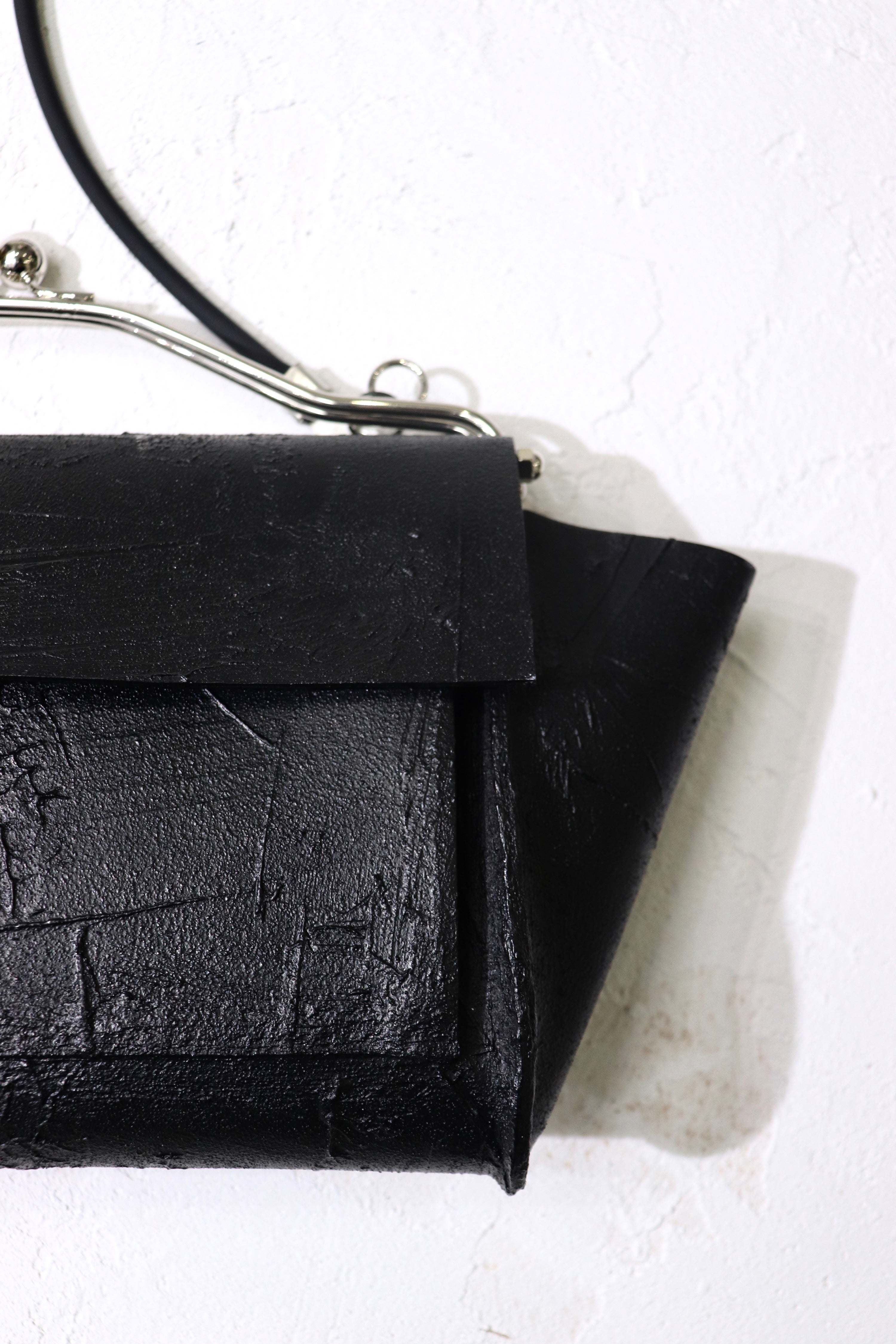 カガリユウスケ KAGARI YUSUKE 特注 バッグ 黒い壁 ポーチ ウォールスタンダードポーチ／BK | Kagari Yusuke ／カガリユウスケ