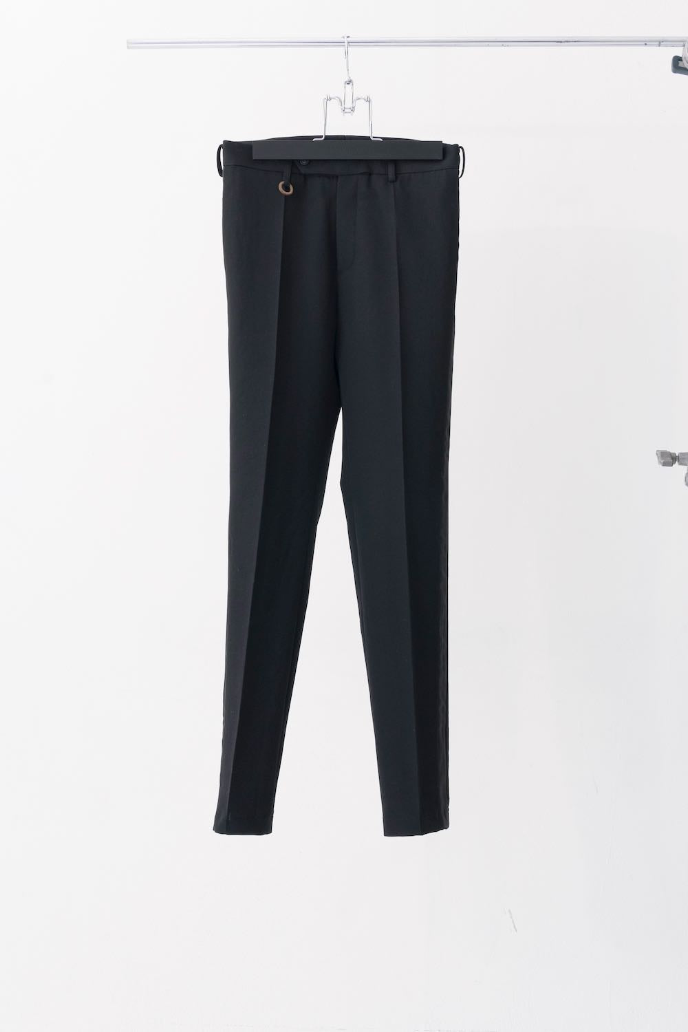 SOSHIOTSUKI SIDE STRIPE SLIM PANTS(BLACK)