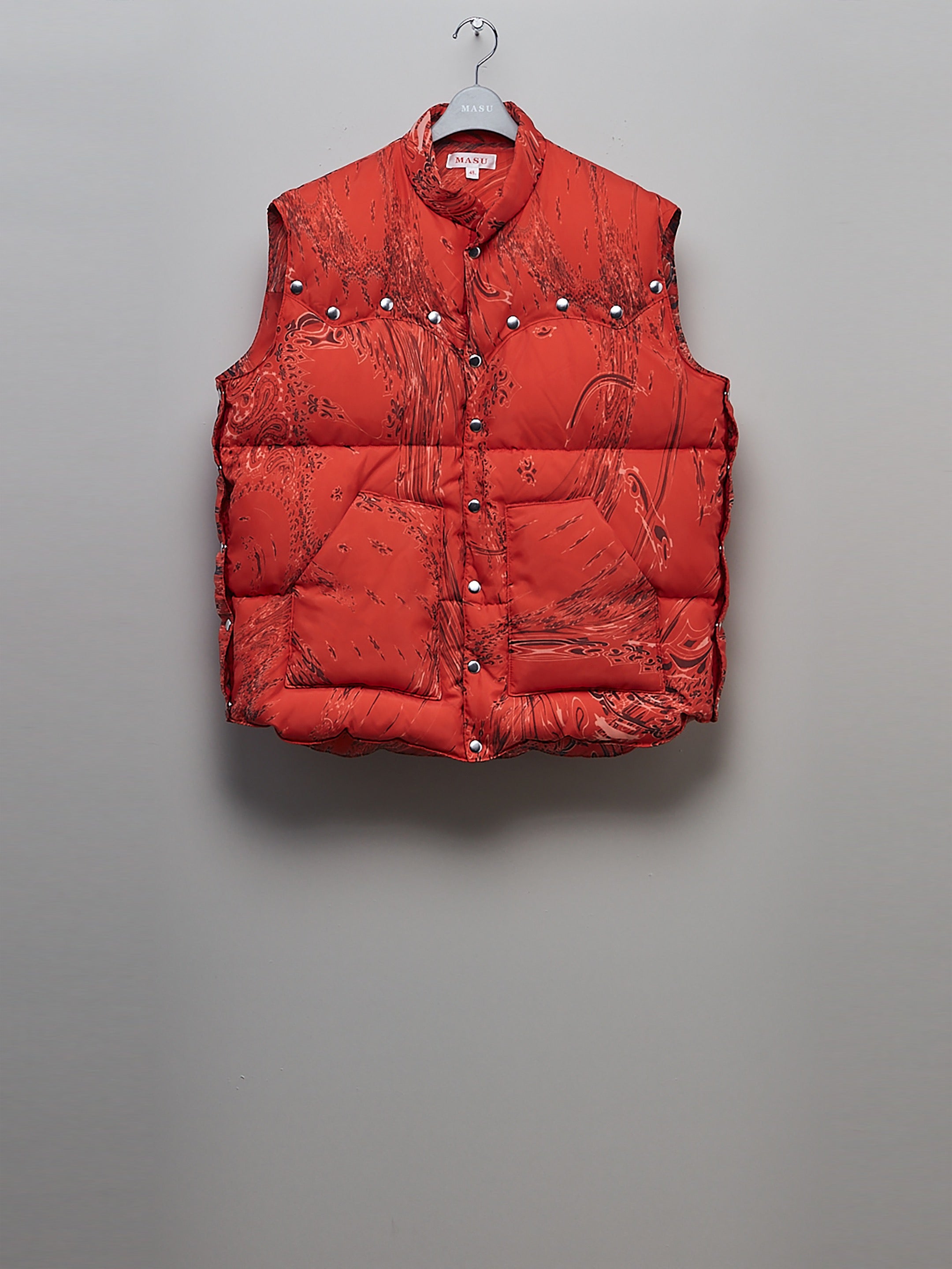 MASU(エムエーエスユー)のMARBLE BANDANA PUFFER VEST RED(ダウン