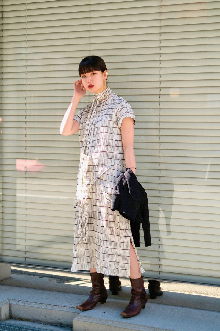 tiit tokyoの21SSのshirring overlap topsとshirring cami dressを使用したスタイリング画像