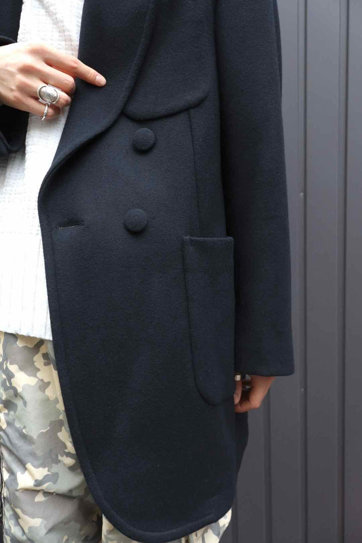 コート感覚のテーラード