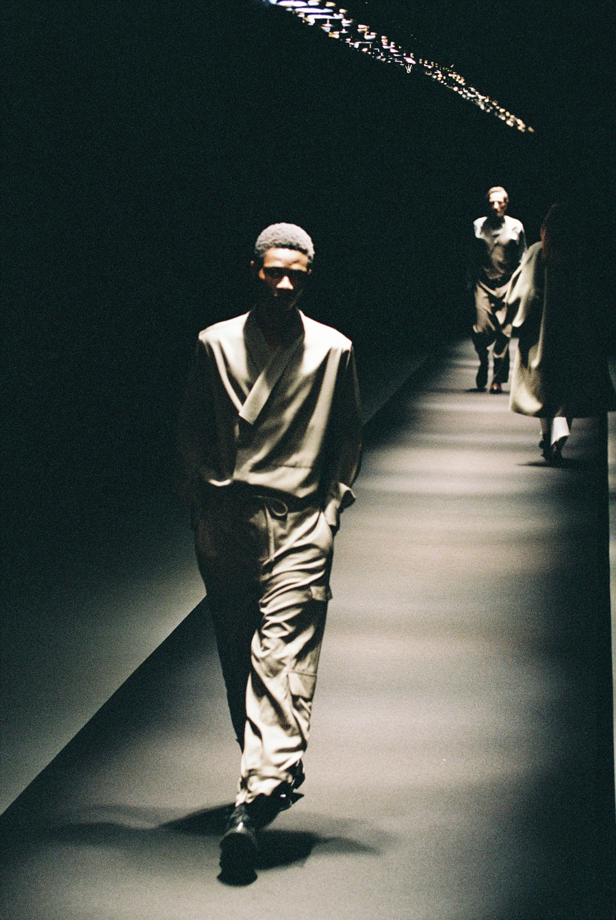 Design Commender SOSHIOTSUKI(ソウシオオツキ)のCOMMENDER TROUSERS GRAYの通販|PALETTE art aliveのオンライン ...