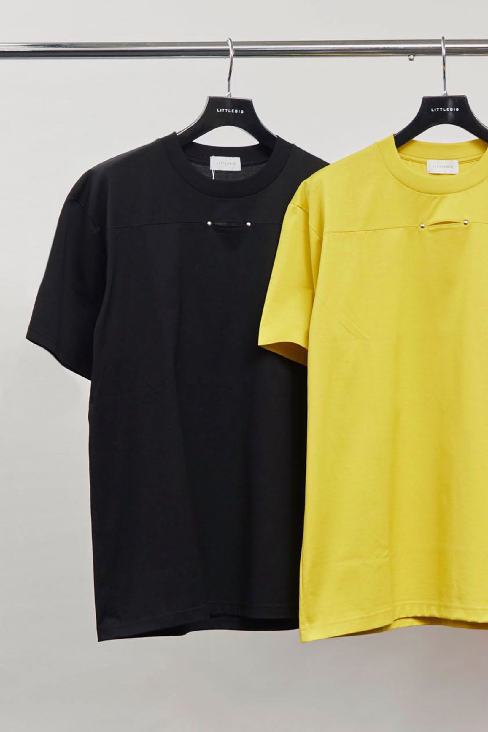 LITTLEBIG(リトルビッグ)のHole TS Black or Red(Tシャツ)の通販