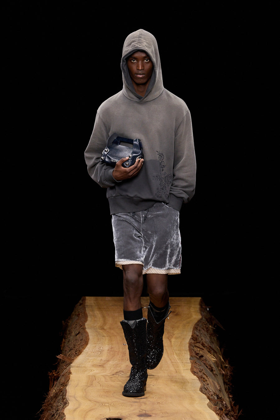 MASU(エムエーエスユー)のUNEVEN VELVET SHORTS CHARCOALの通販