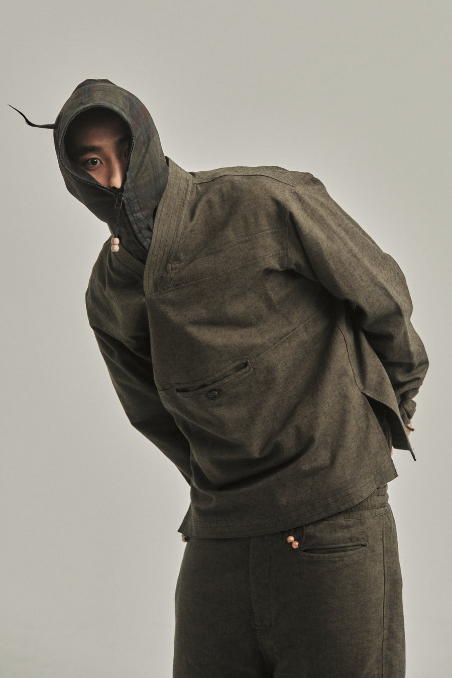 JIAN YE(ジェンイェ)の鬼 HOODIE BLACK × RED(フーディー)の通販