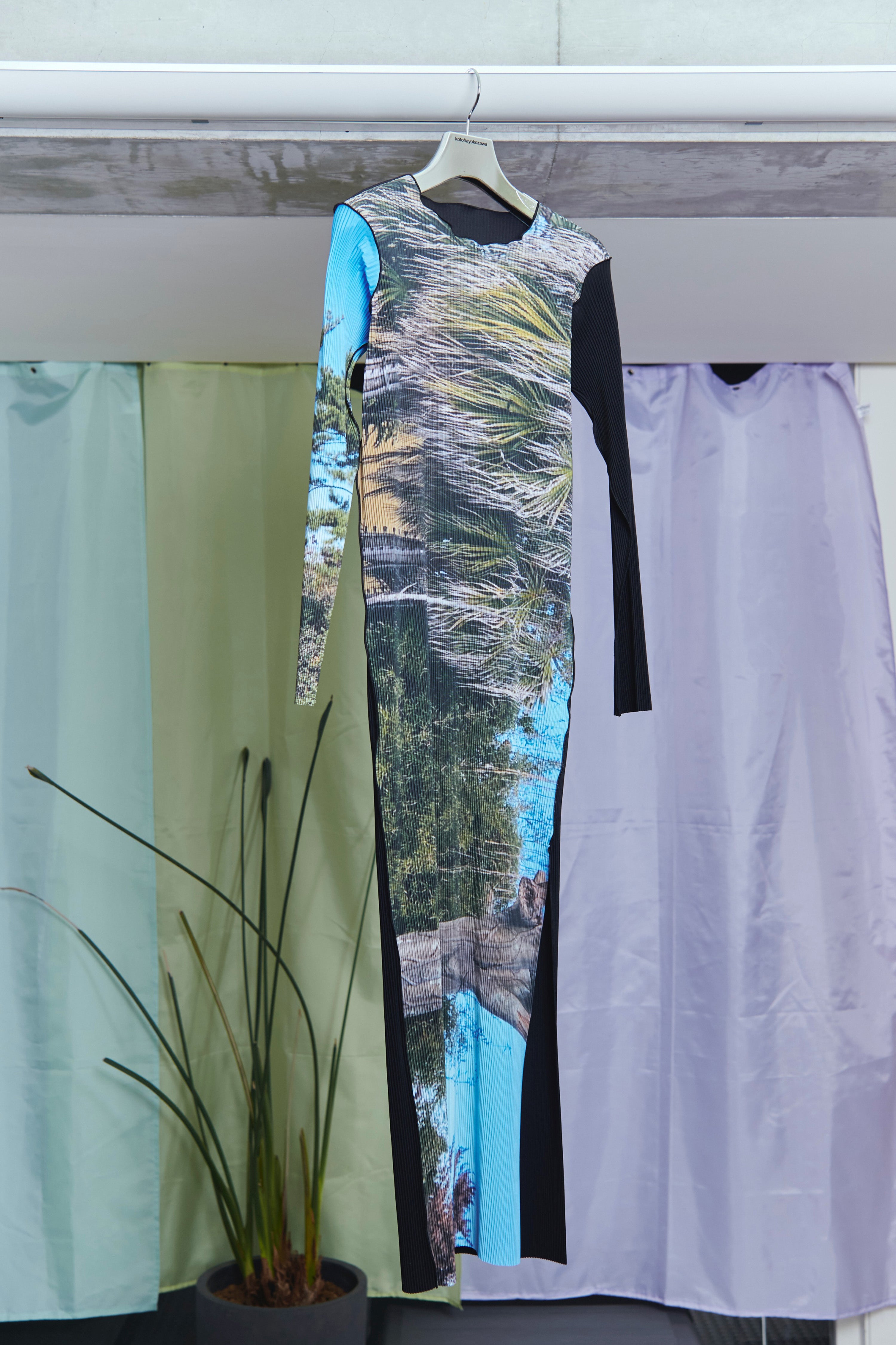 kotohayokozawa(コトハヨコザワ)のGRAPHIC WAVE DRESS BLUEの通販