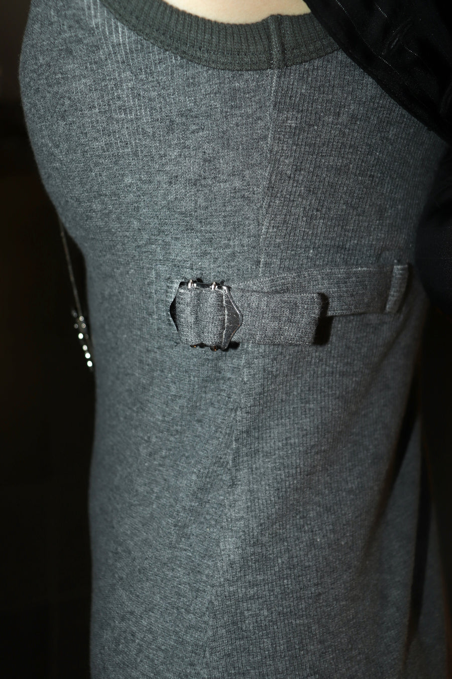 BELPER  OFF SHOULDERS SKIRT(CHARCOAL)