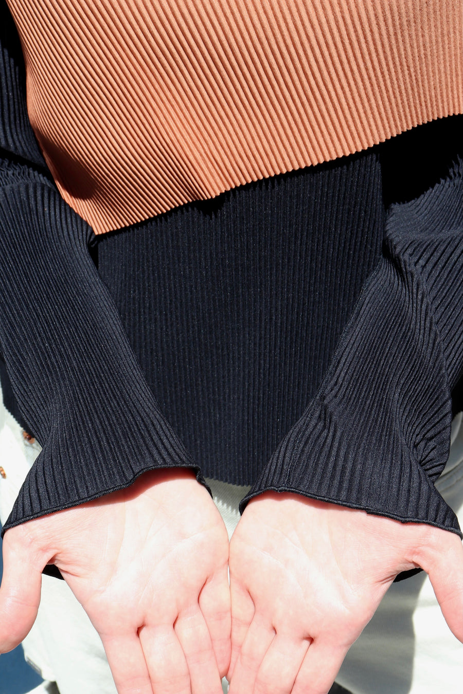 kotohayokozawa  SPIRAL WAVE LONG SLEEVE TOP HIGH NECK(BLACK)