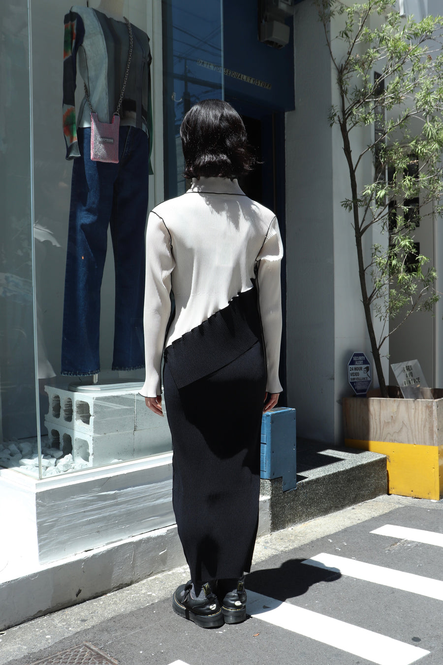 kotohayokozawa  SPIRAL WAVE LONG SLEEVE DRESS HIGH NECK(BLACK)