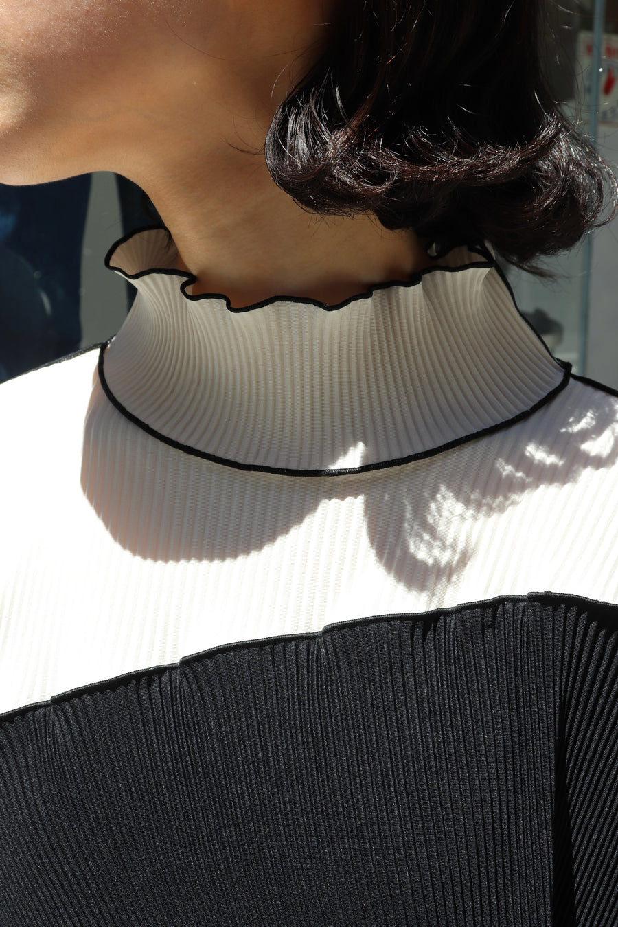 kotohayokozawa  SPIRAL WAVE LONG SLEEVE DRESS HIGH NECK(BLACK)