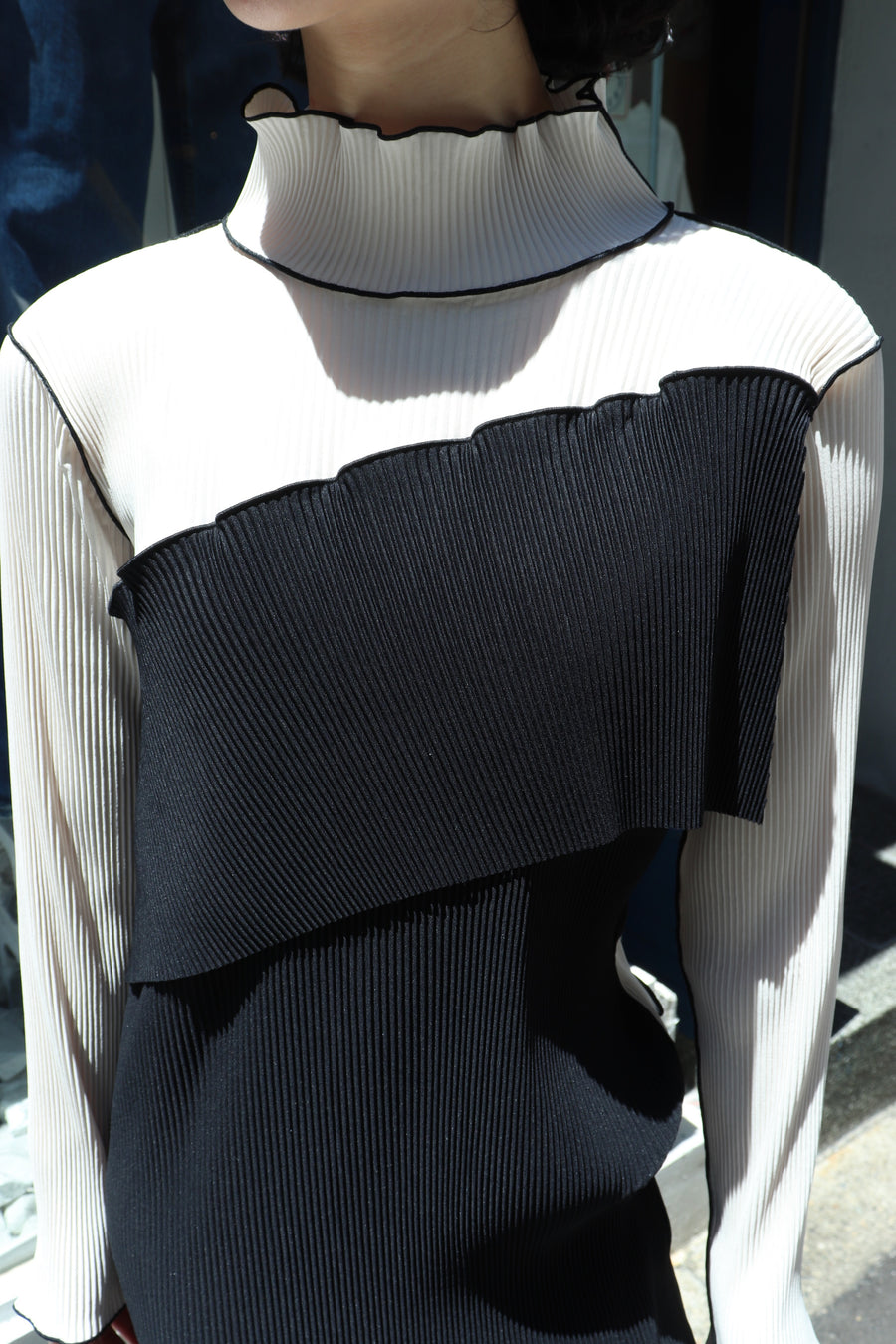 kotohayokozawa  SPIRAL WAVE LONG SLEEVE DRESS HIGH NECK(BLACK)