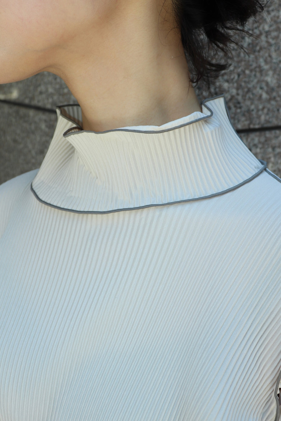 kotohayokozawa  ARM COVER TOP HIGH NECK(LT.BEIGE)