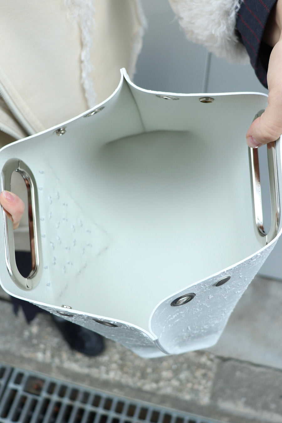 KAGARI YUSUKE  白壁 クラッチショルダー (スタッズ)