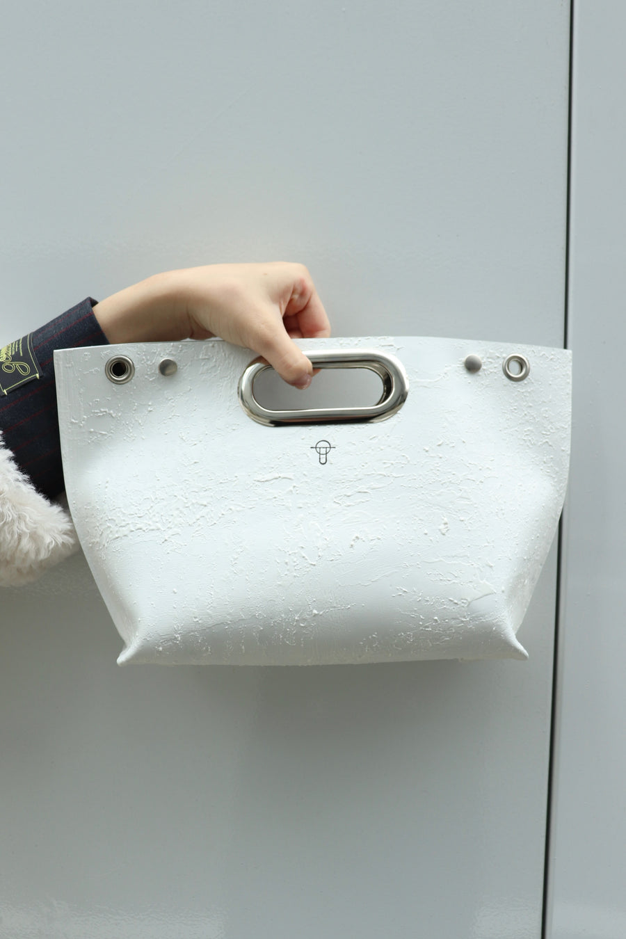 KAGARI YUSUKE  白壁 クラッチショルダー (スタッズ)